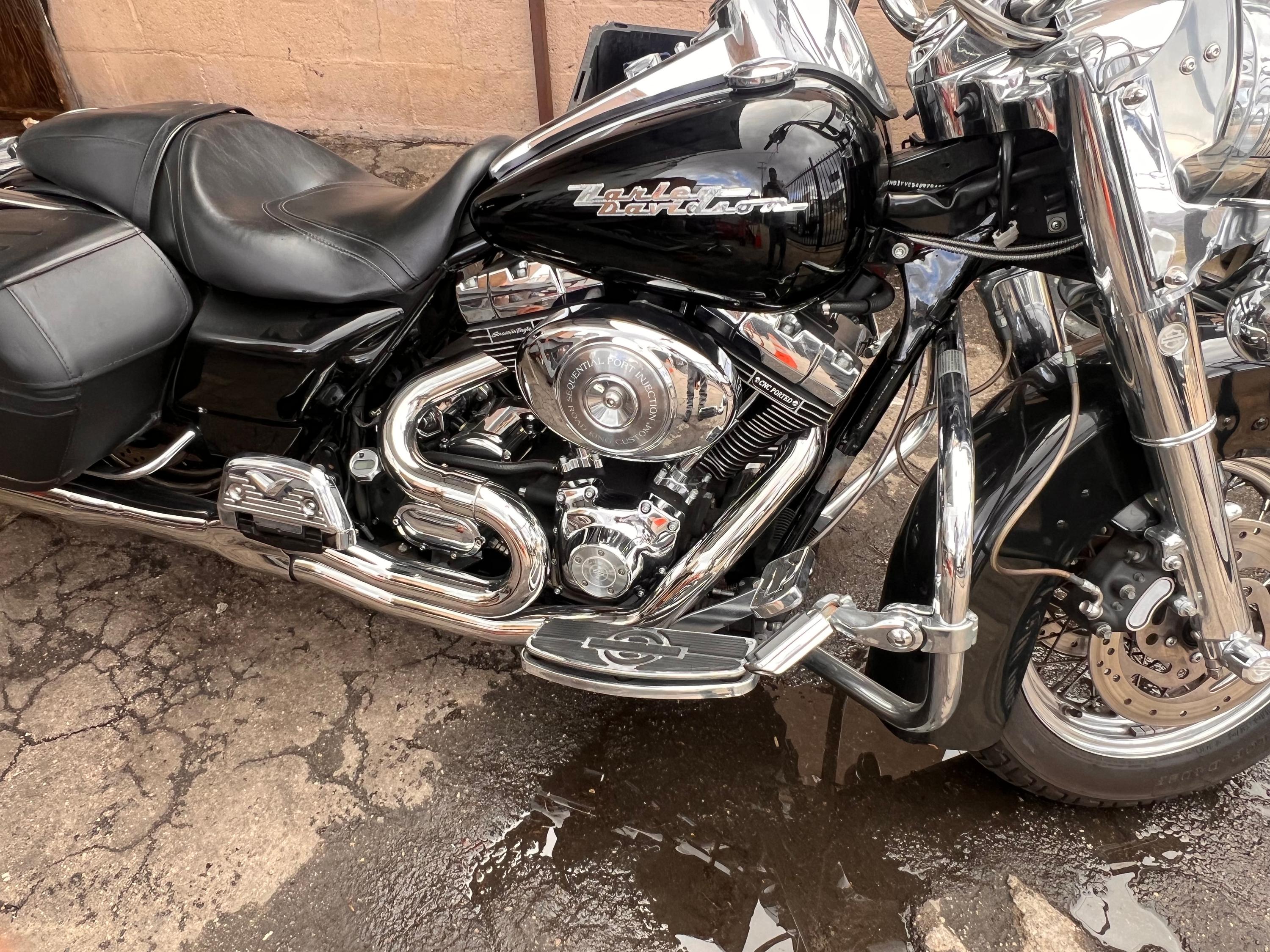 2006 Harley Davidson Road King - image 7