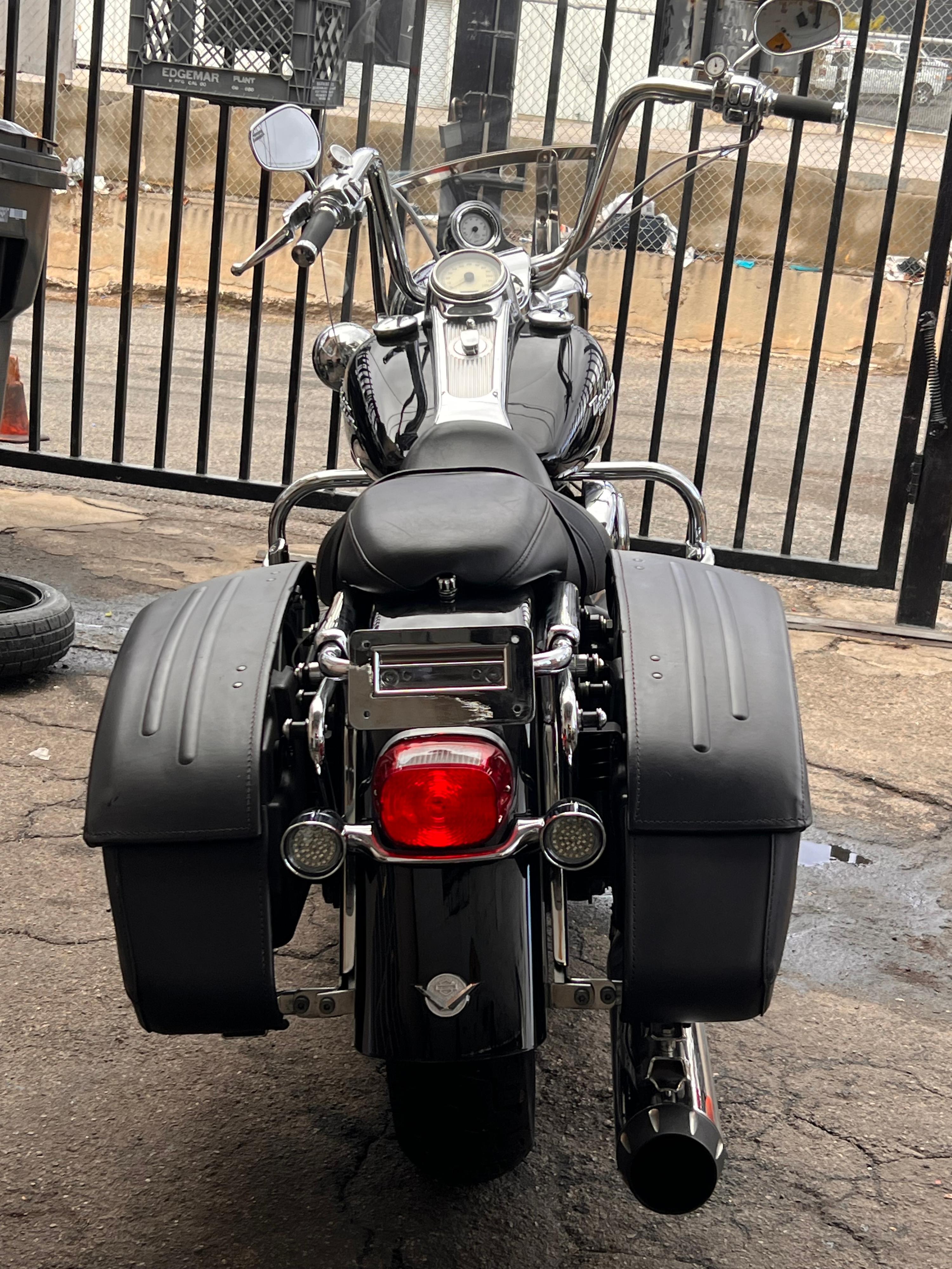 2006 Harley Davidson Road King - image 10