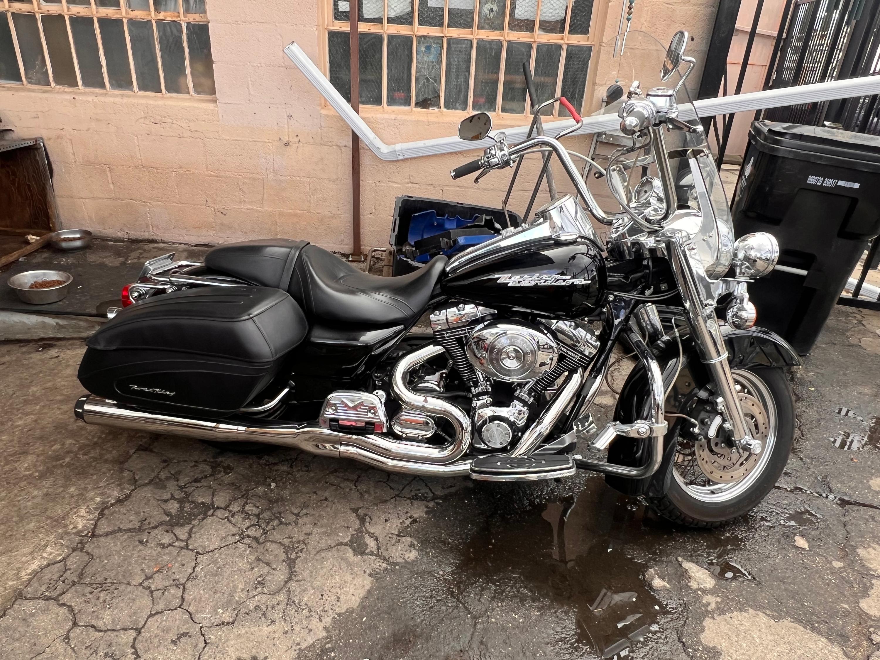 2006 Harley Davidson Road King - image 9