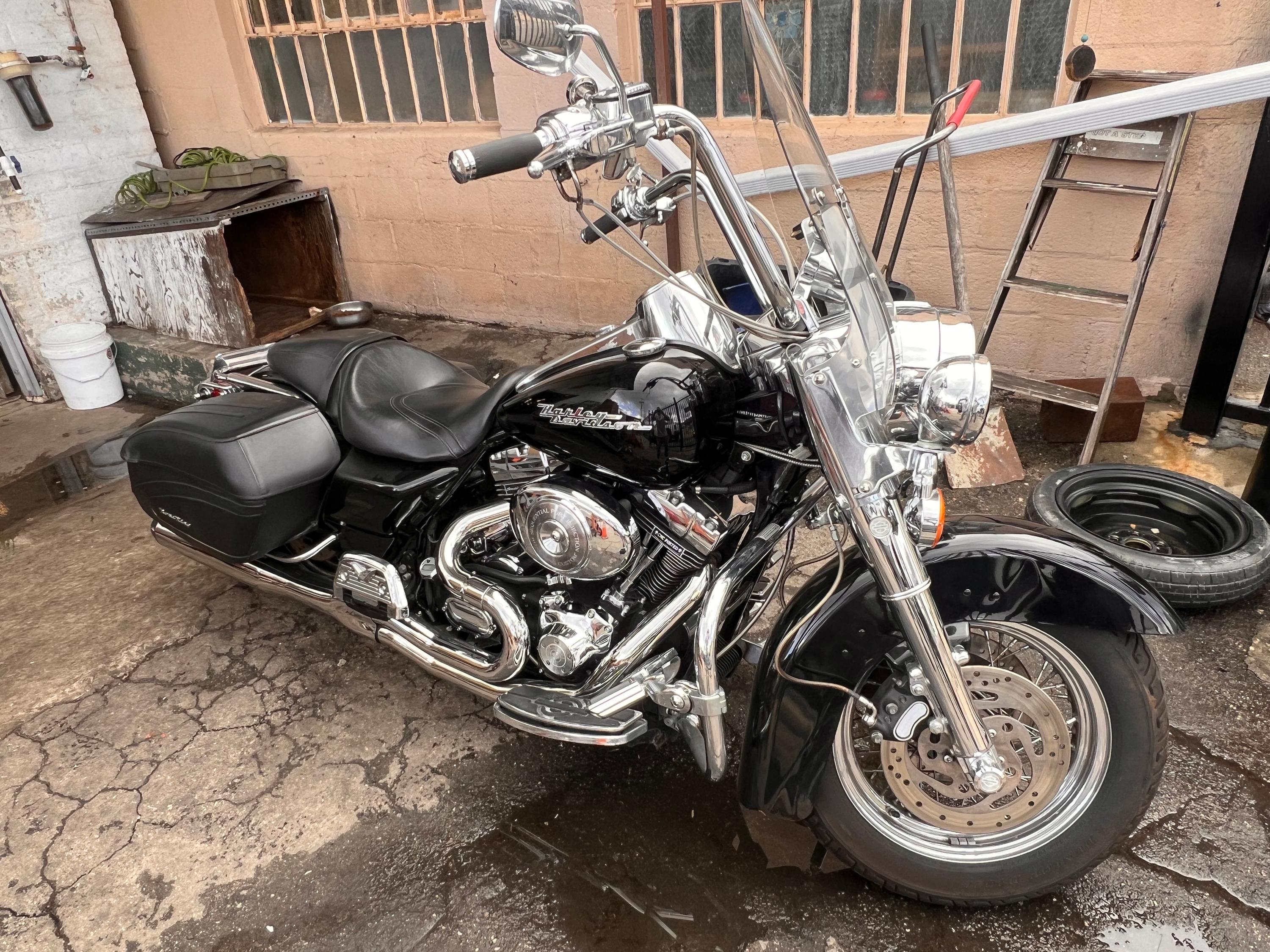 2006 Harley Davidson Road King - image 8