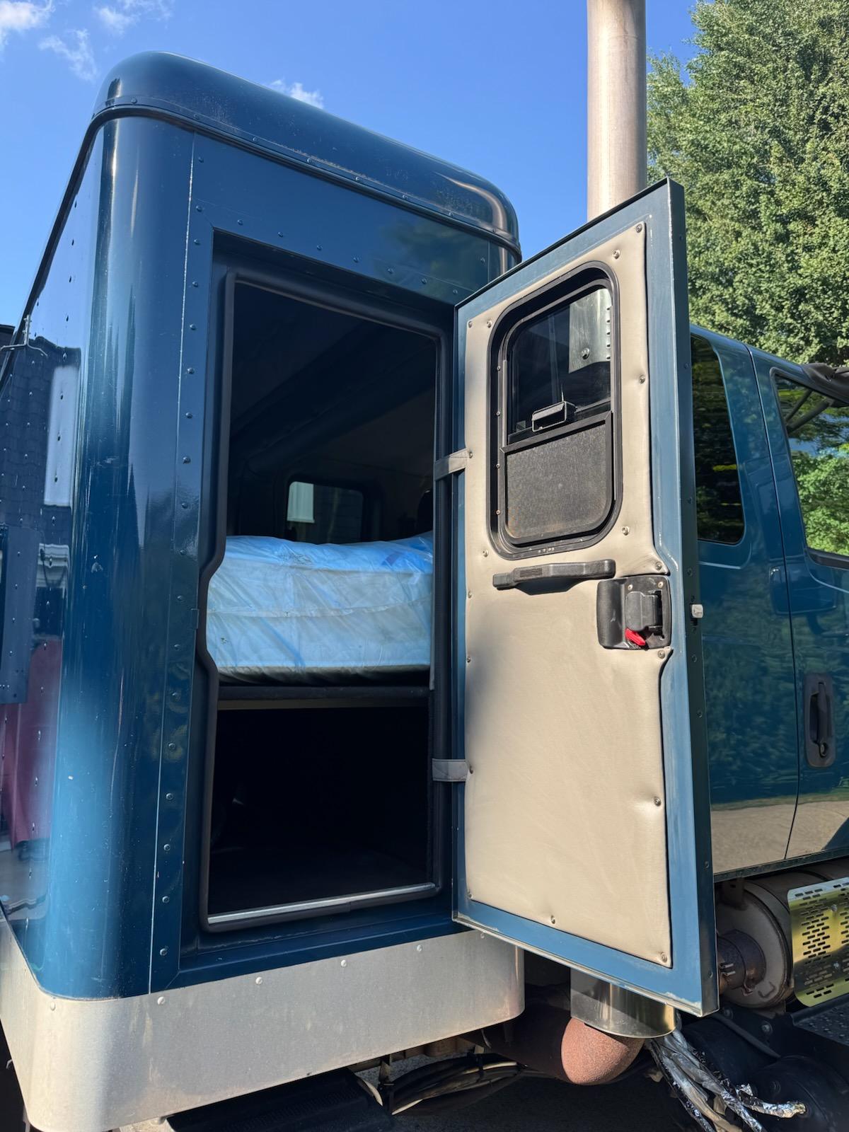 2008 International Workstar 7600 Sleeper Tractor - image 10