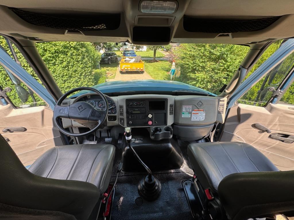 2008 International Workstar 7600 Sleeper Tractor - image 6
