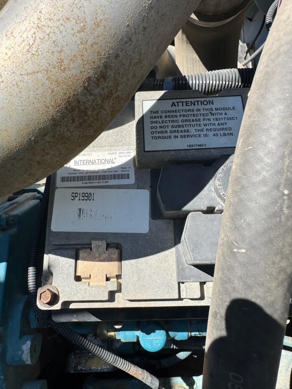 2000 International 4900 Dump Truck - image 11