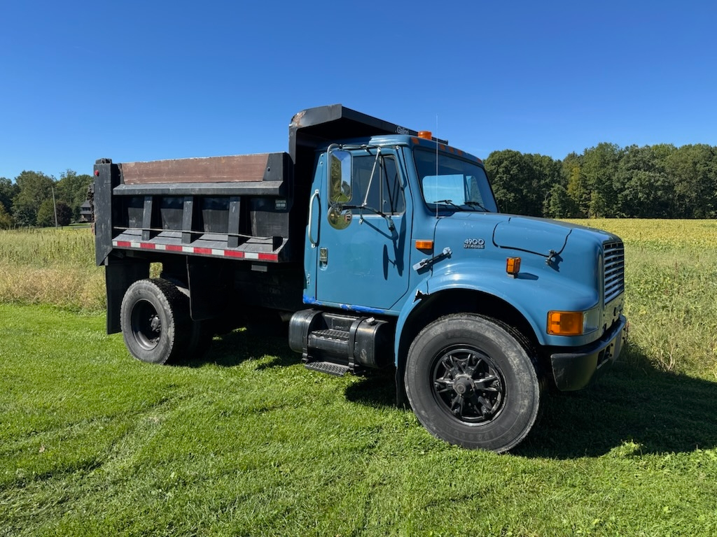2000 International 4900 Dump Truck - image 5
