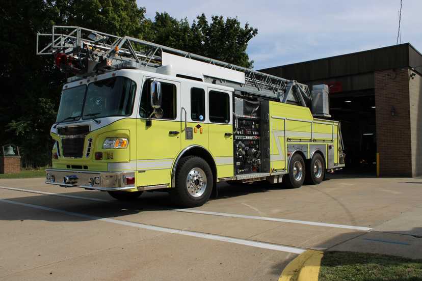 2007 Spartan Diamond 75' 1500/930 Quint