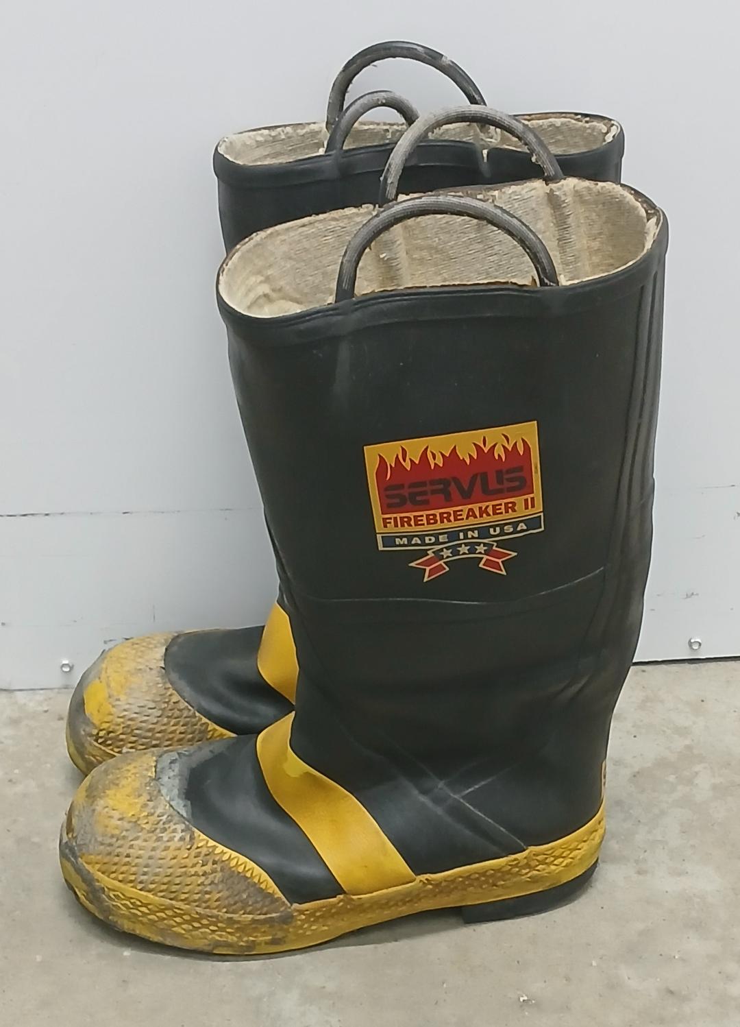 servus firefighter boots Men's Size 9.5. 