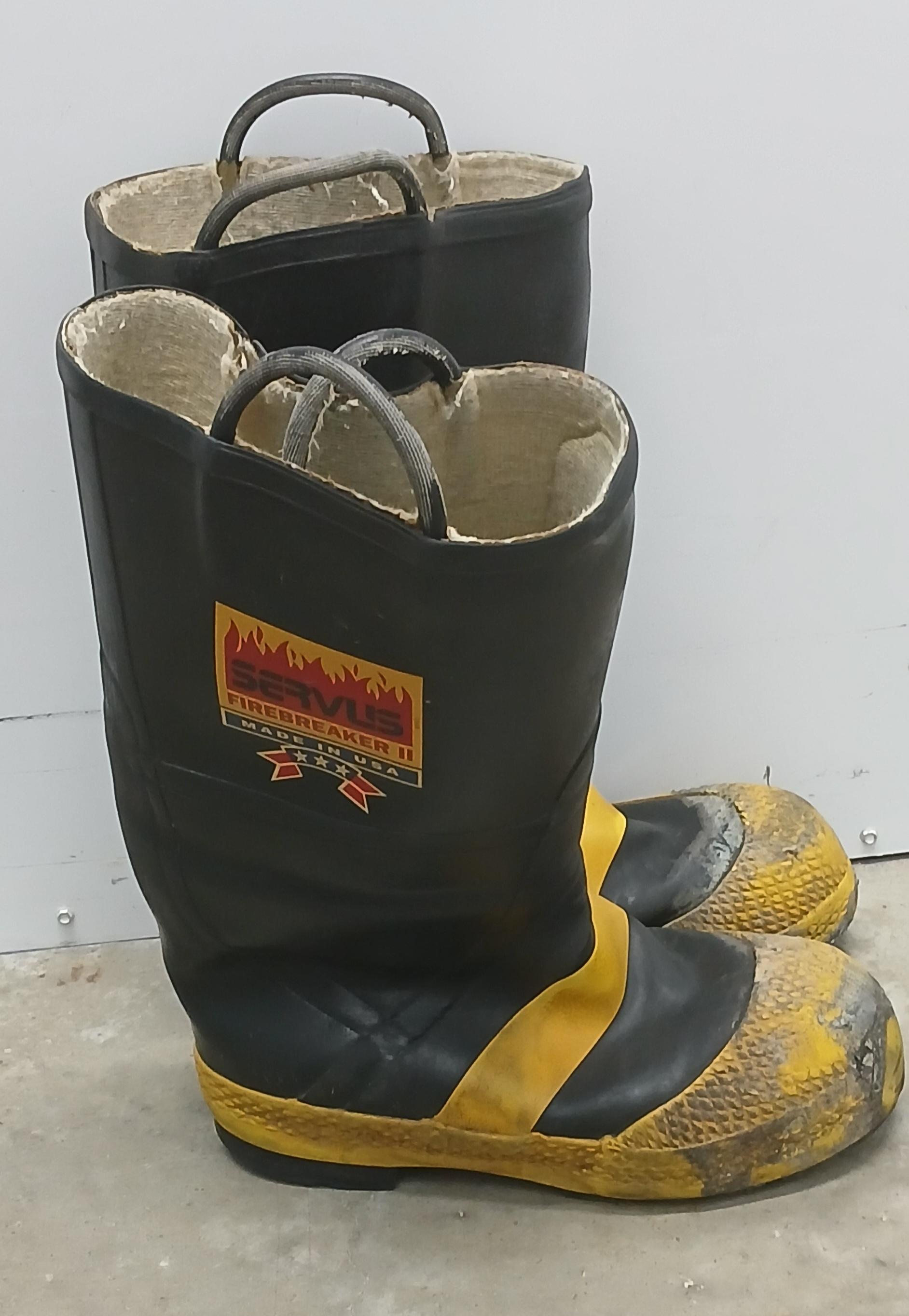 servus firefighter boots Men's Size 9.5. - image 3