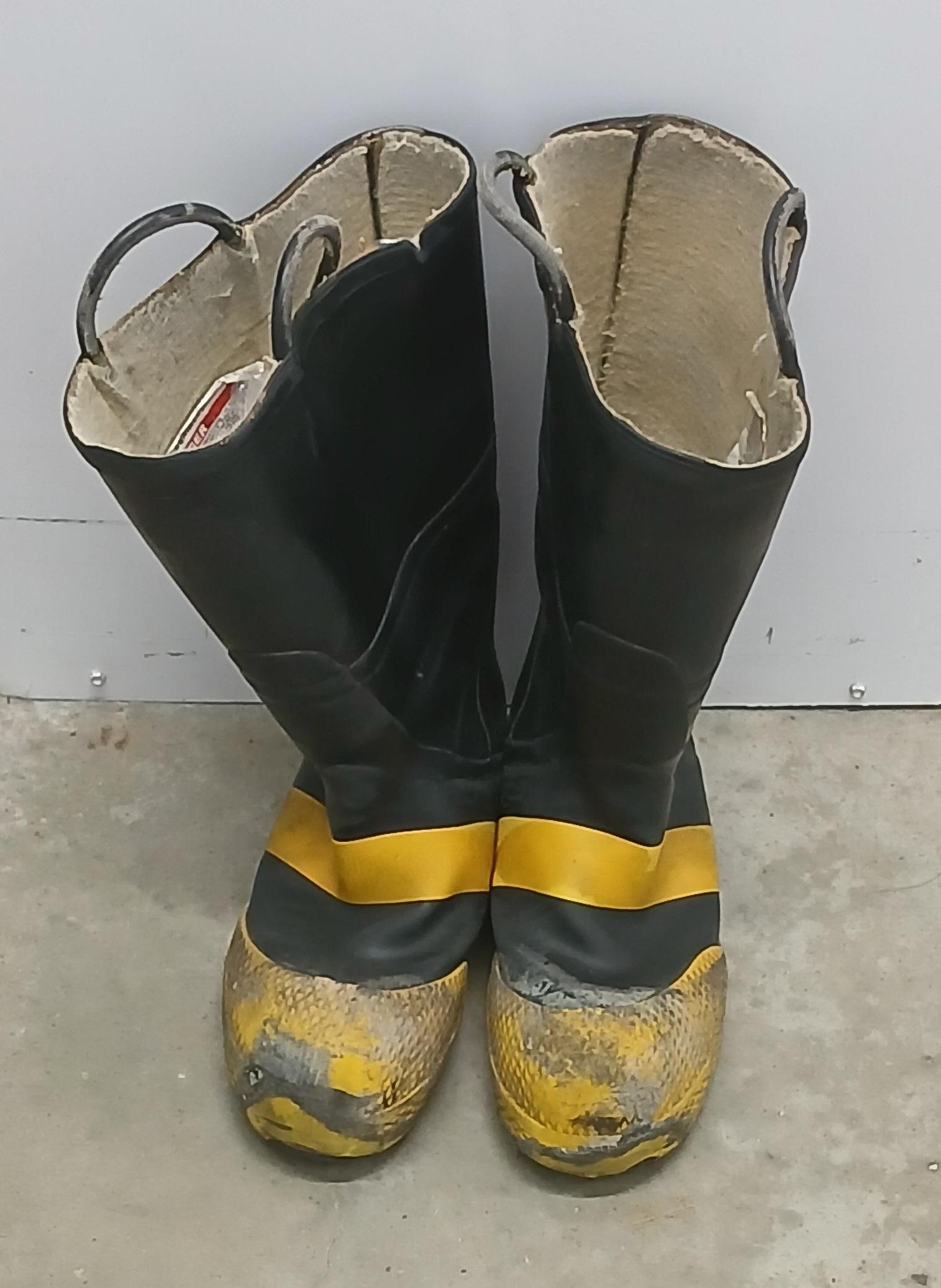 servus firefighter boots Men's Size 9.5. - image 5
