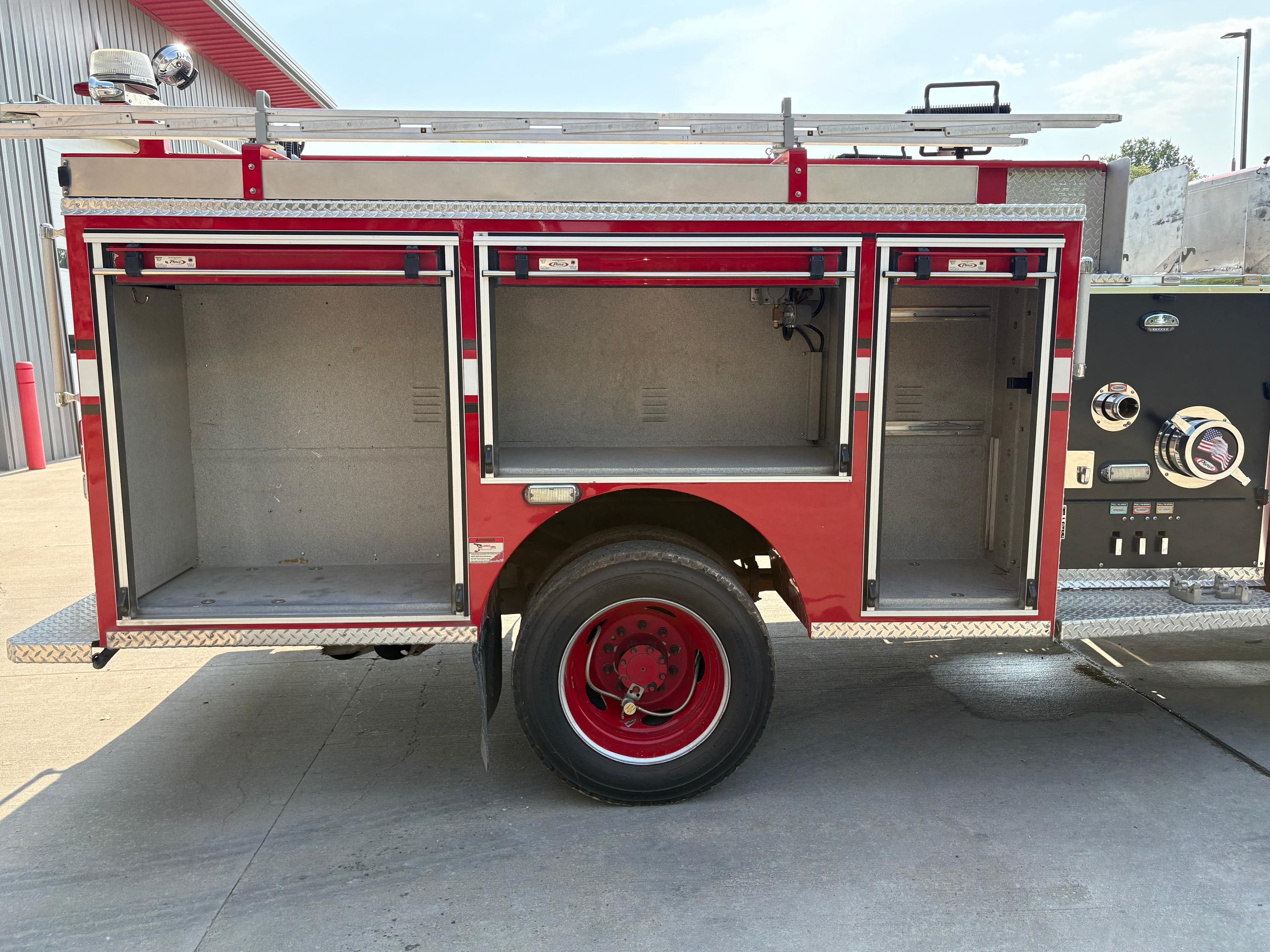 2011 Pierce Ford 4x4 Mini Pumper - image 11