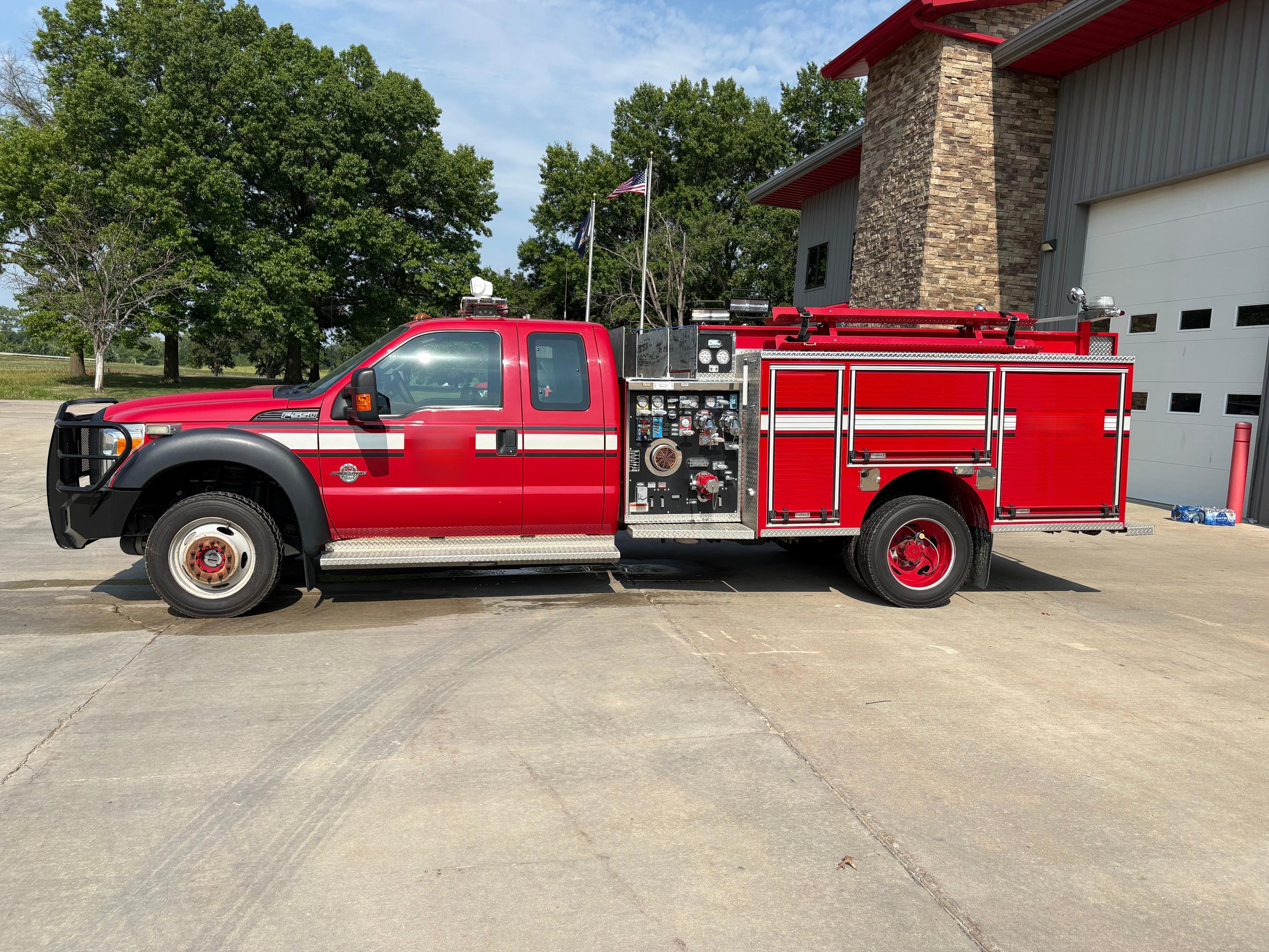 2011 Pierce Ford 4x4 Mini Pumper - image 2