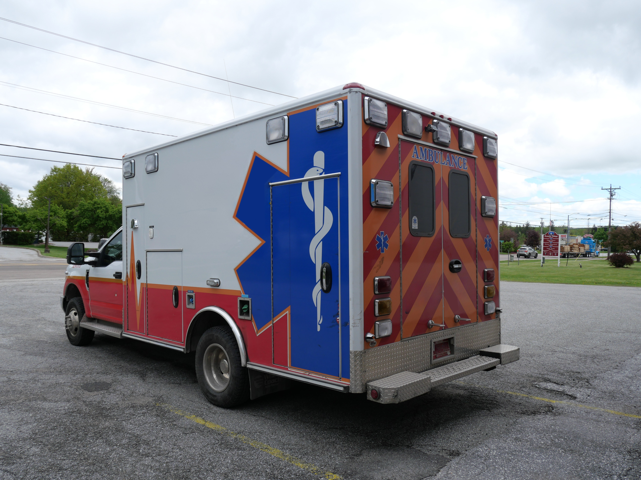 2017 Wheeled Coach 4x4 Ford F-350 Type I - image 4