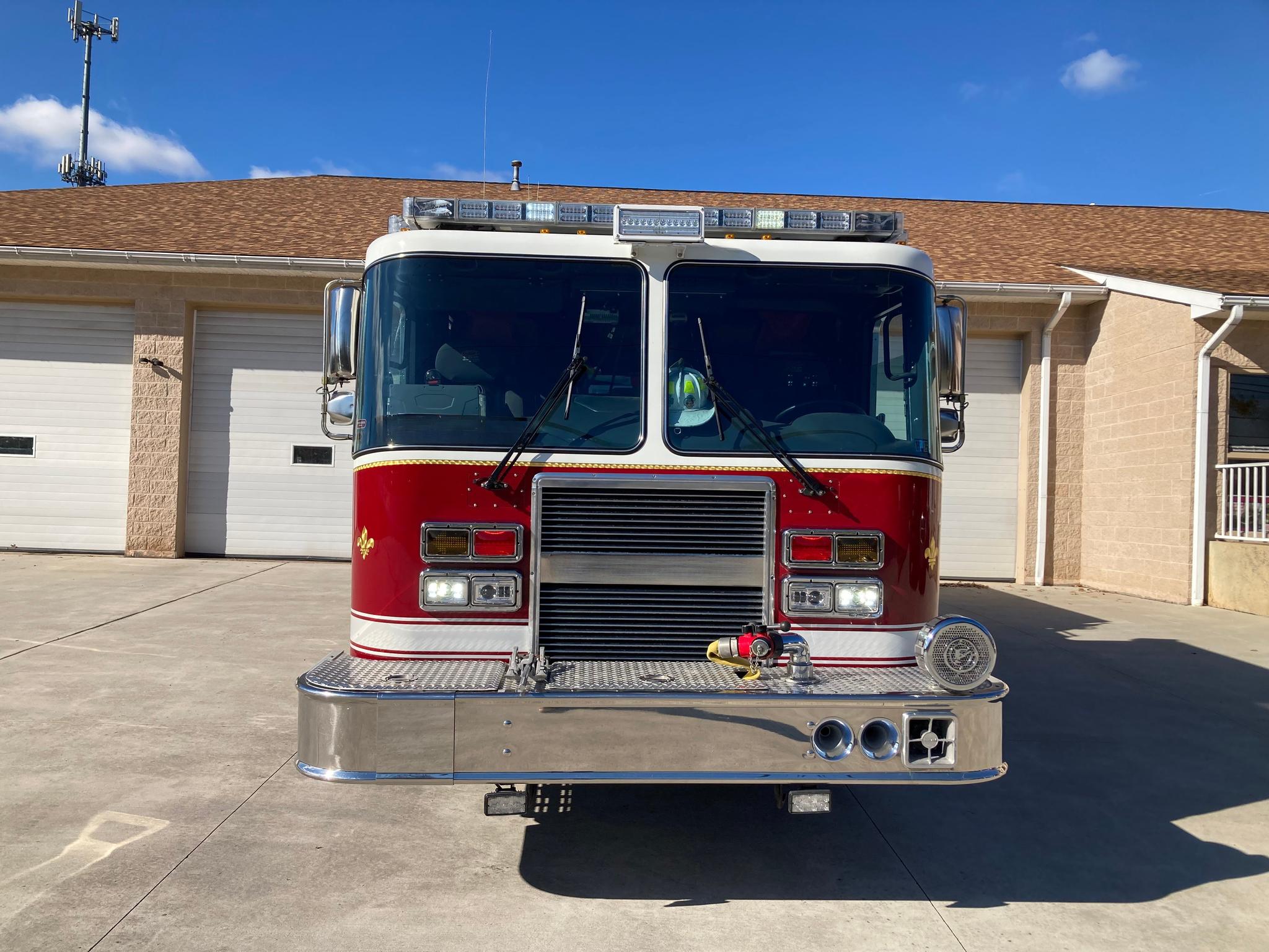 2009 KME Predator Pumper - image 2