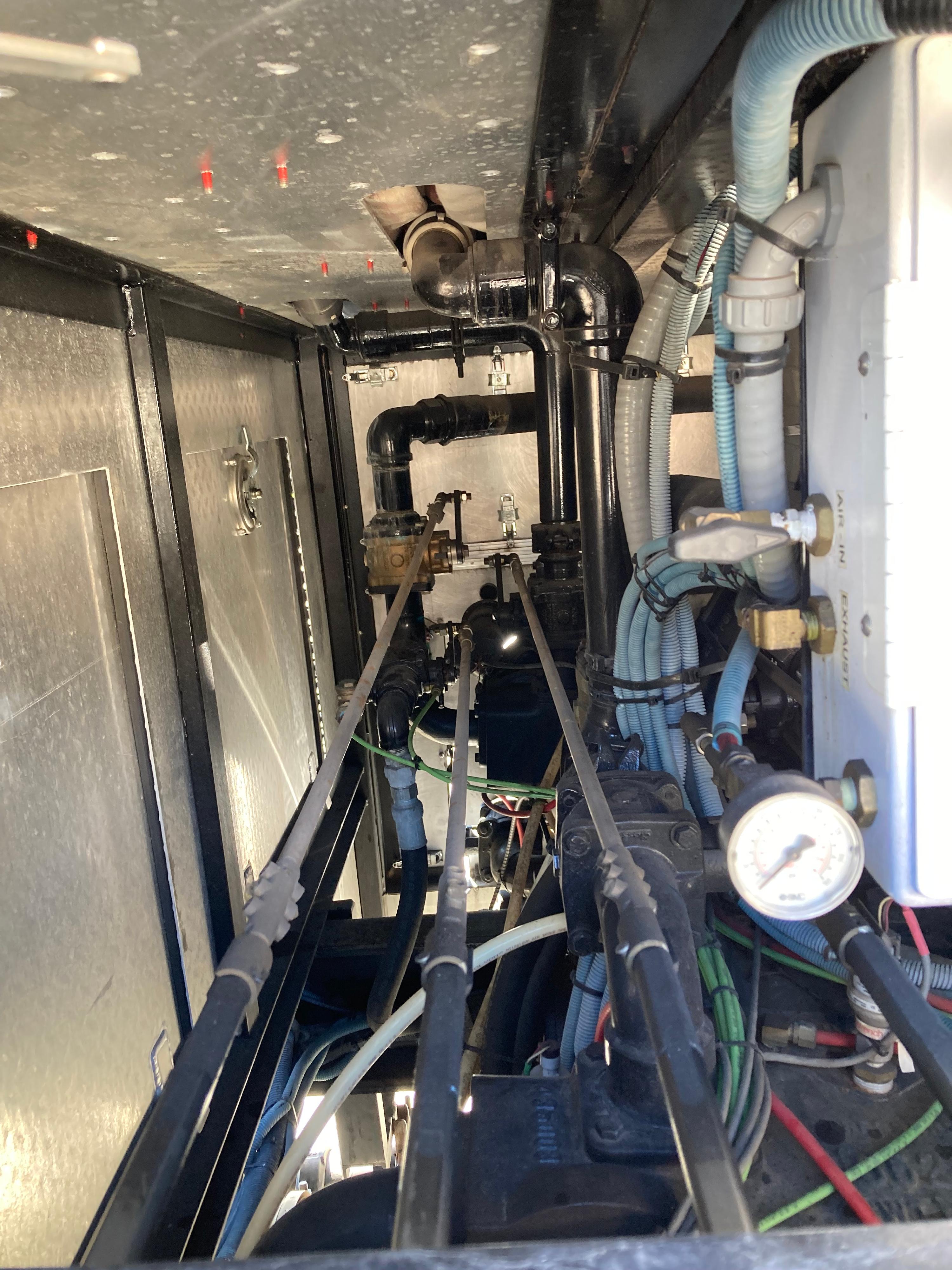 2009 KME Predator Pumper - image 38