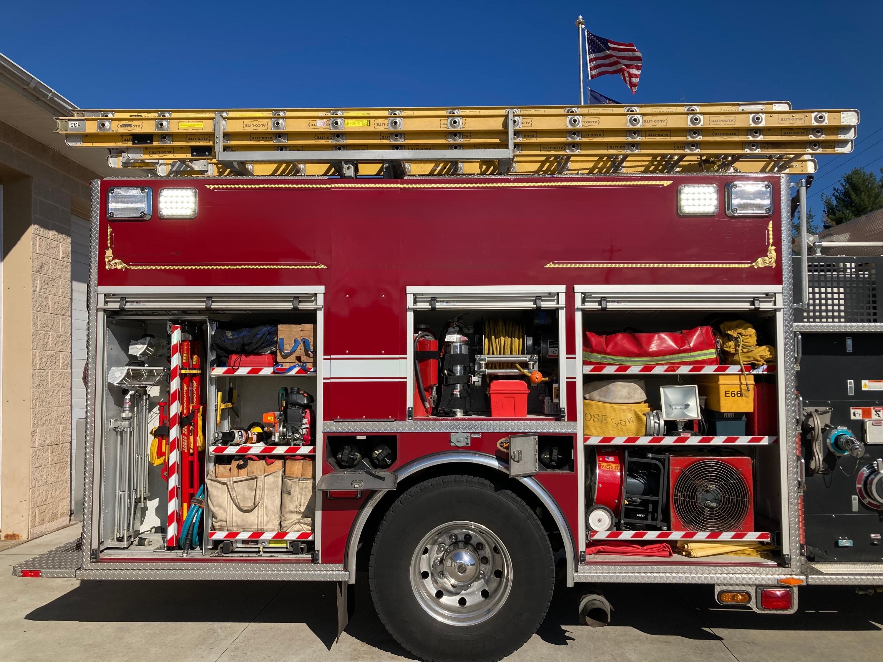 2009 KME Predator Pumper - image 19