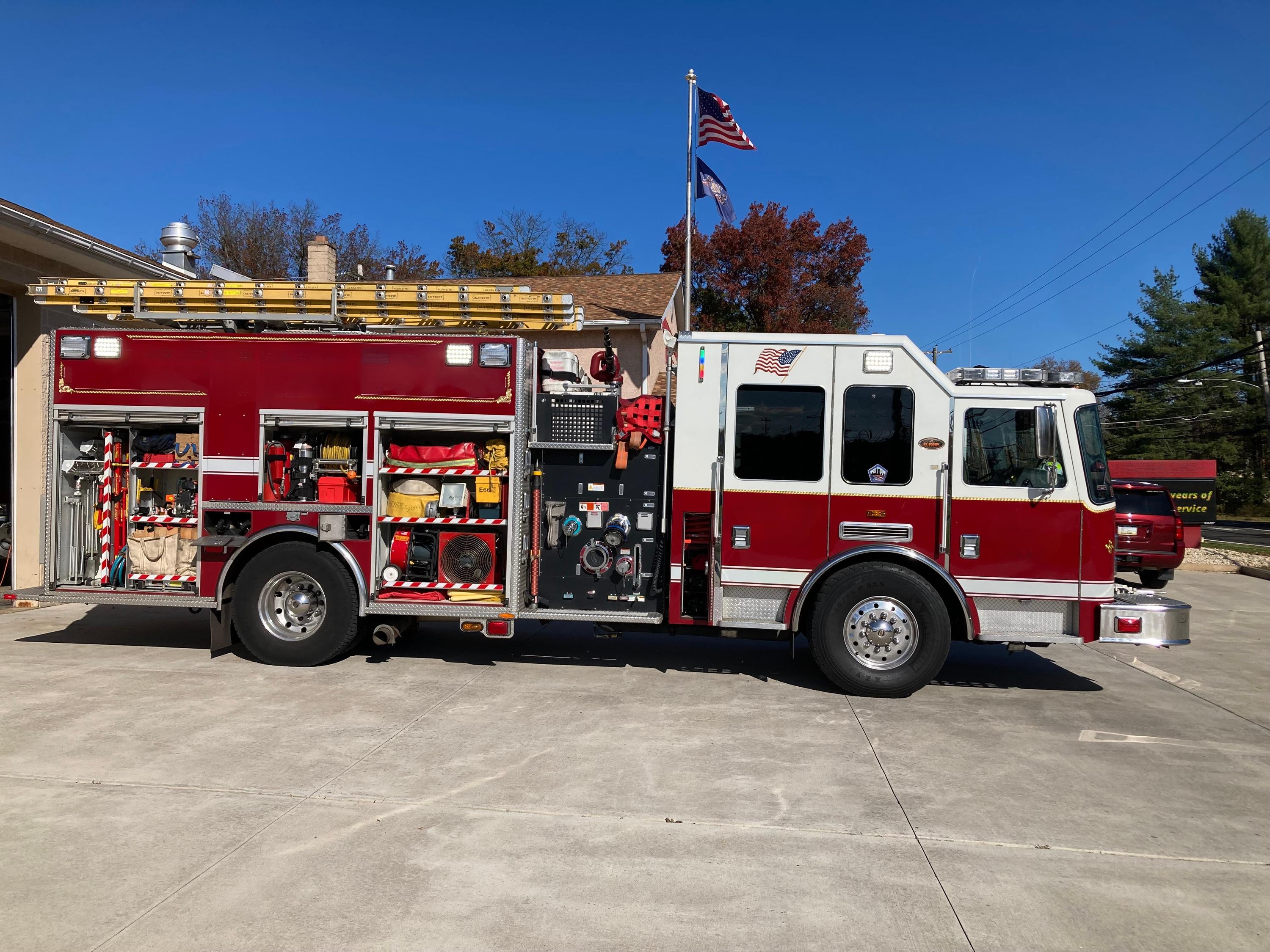 2009 KME Predator Pumper - image 16