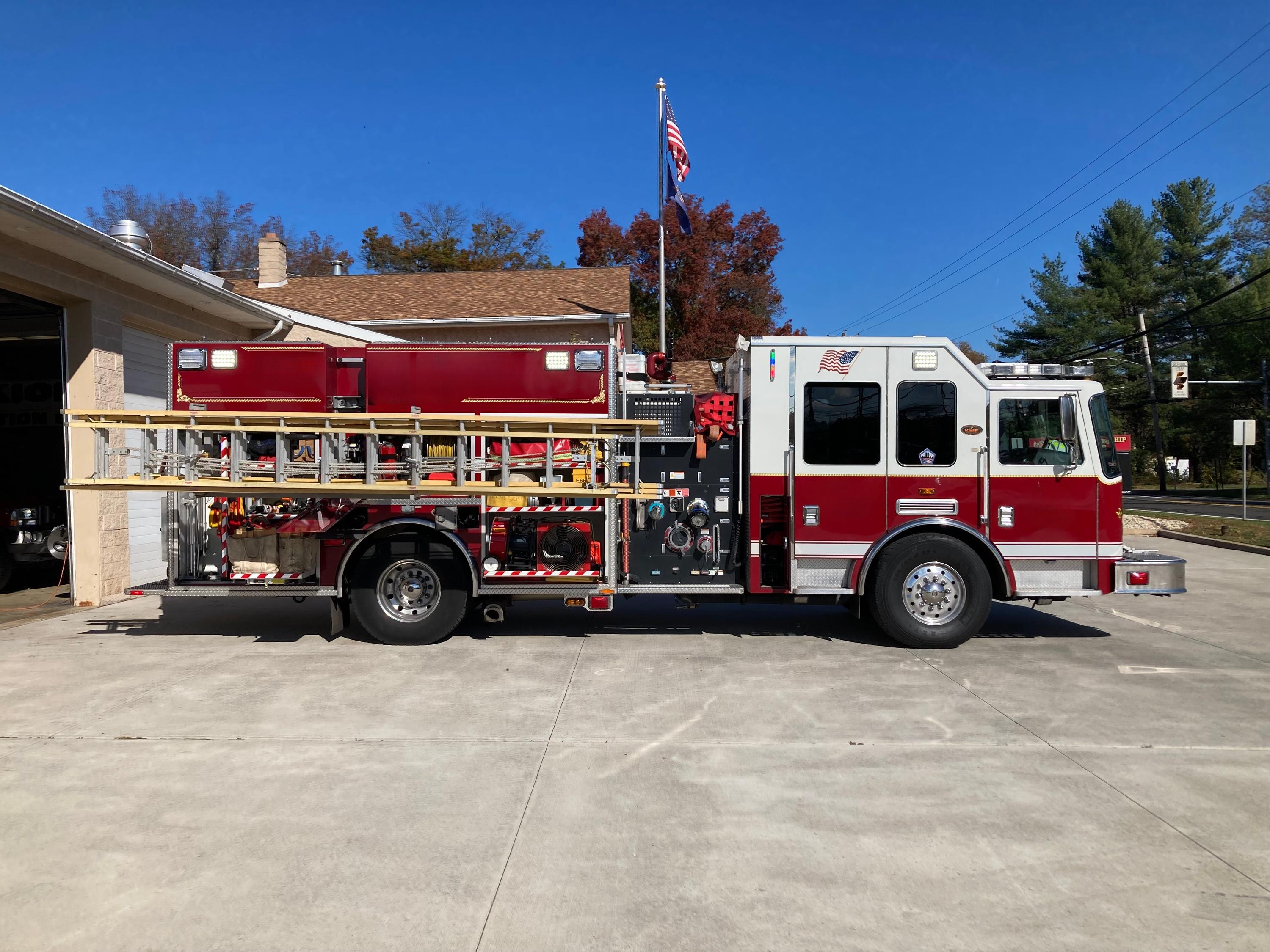 2009 KME Predator Pumper - image 20