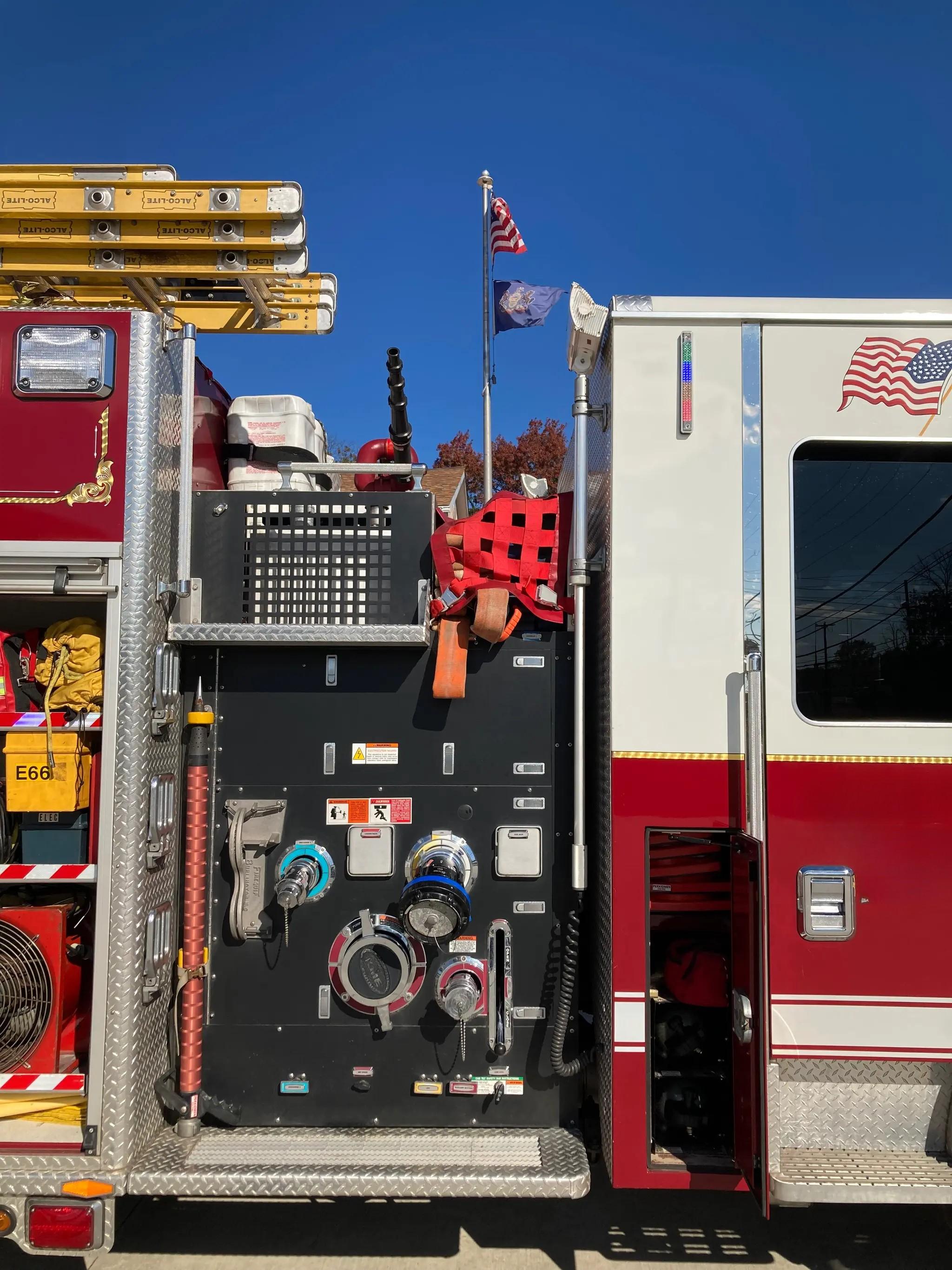 2009 KME Predator Pumper - image 18
