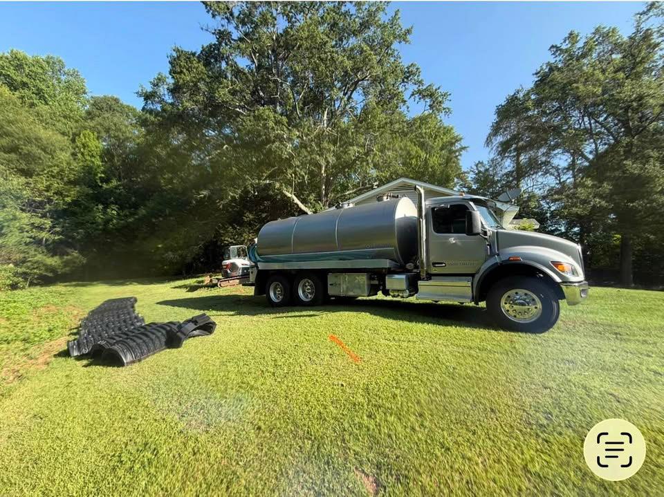 2023 Peterbilt 548 Septic - image 2