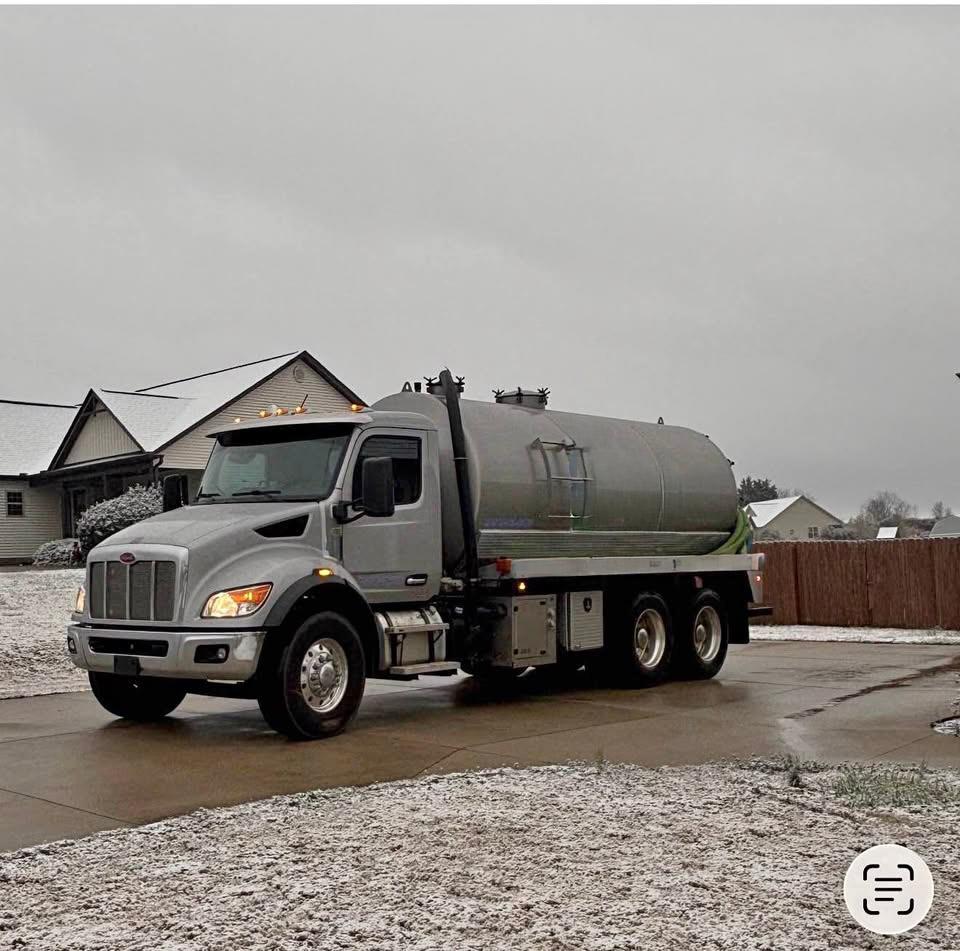 2023 Peterbilt 548 Septic - image 1