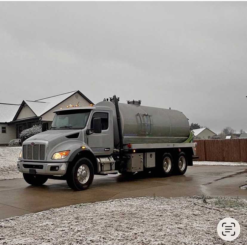 2023 Peterbilt 548 Septic