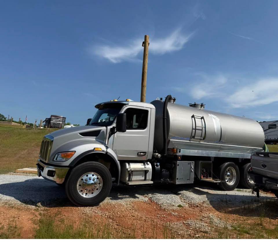 2023 Peterbilt 548 Septic - image 3