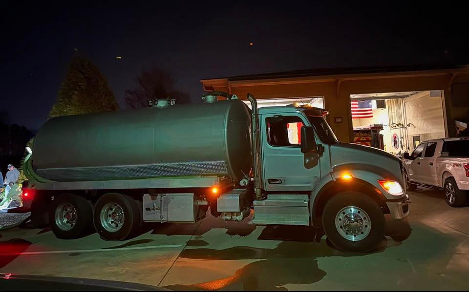2023 Peterbilt 548 Septic - image 4