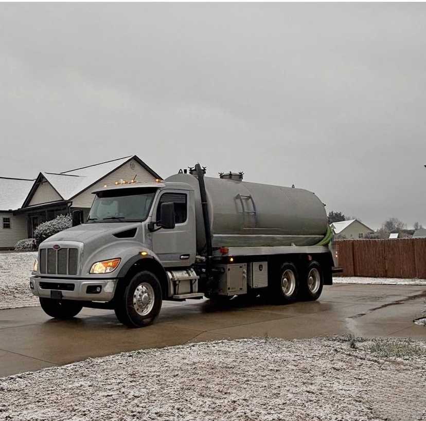 2023 Peterbilt 548 Septic