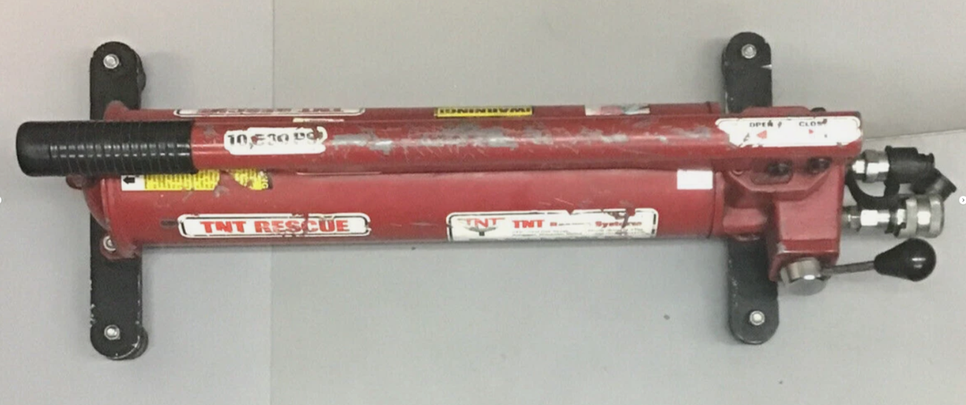 TNT Rescue P157D Model C 10,000 PSI Two-Stage Hydraulic Hand Pump (M10)