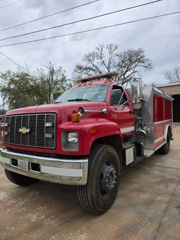 2000 Chevrolet C8500 Tanker - image 2