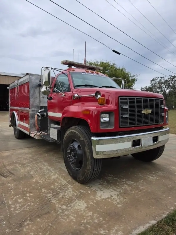 2000 Chevrolet C8500 Tanker - image 3