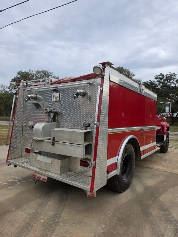 2000 Chevrolet C8500 Tanker - image 10