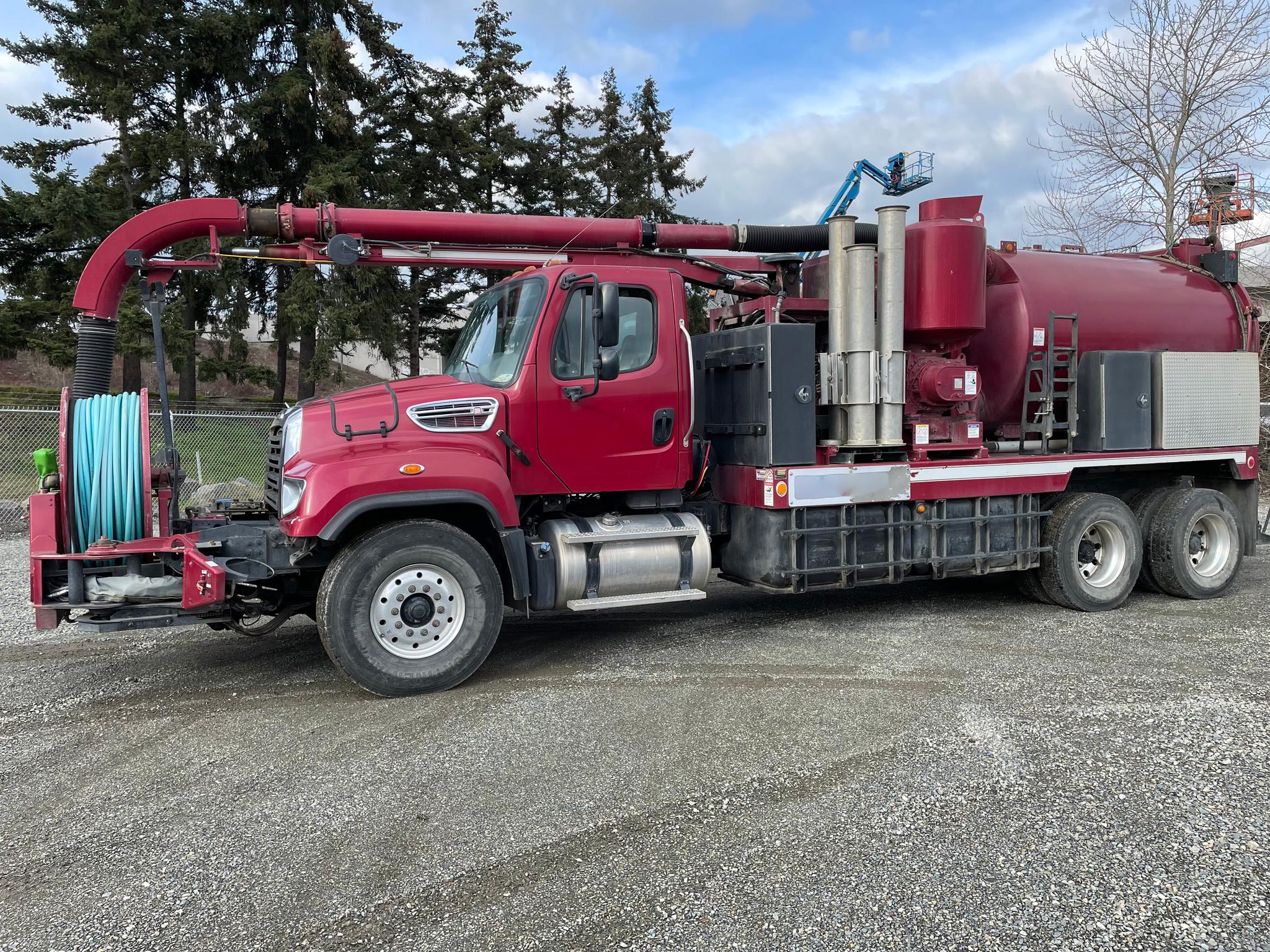 2018 Freightliner Vac-Con Combination - image 2