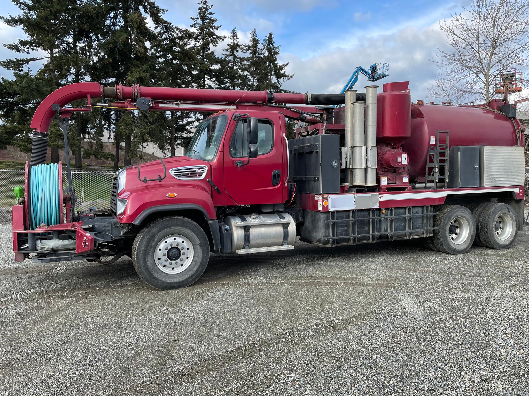 2018 Freightliner Vac-Con Combination - image 4