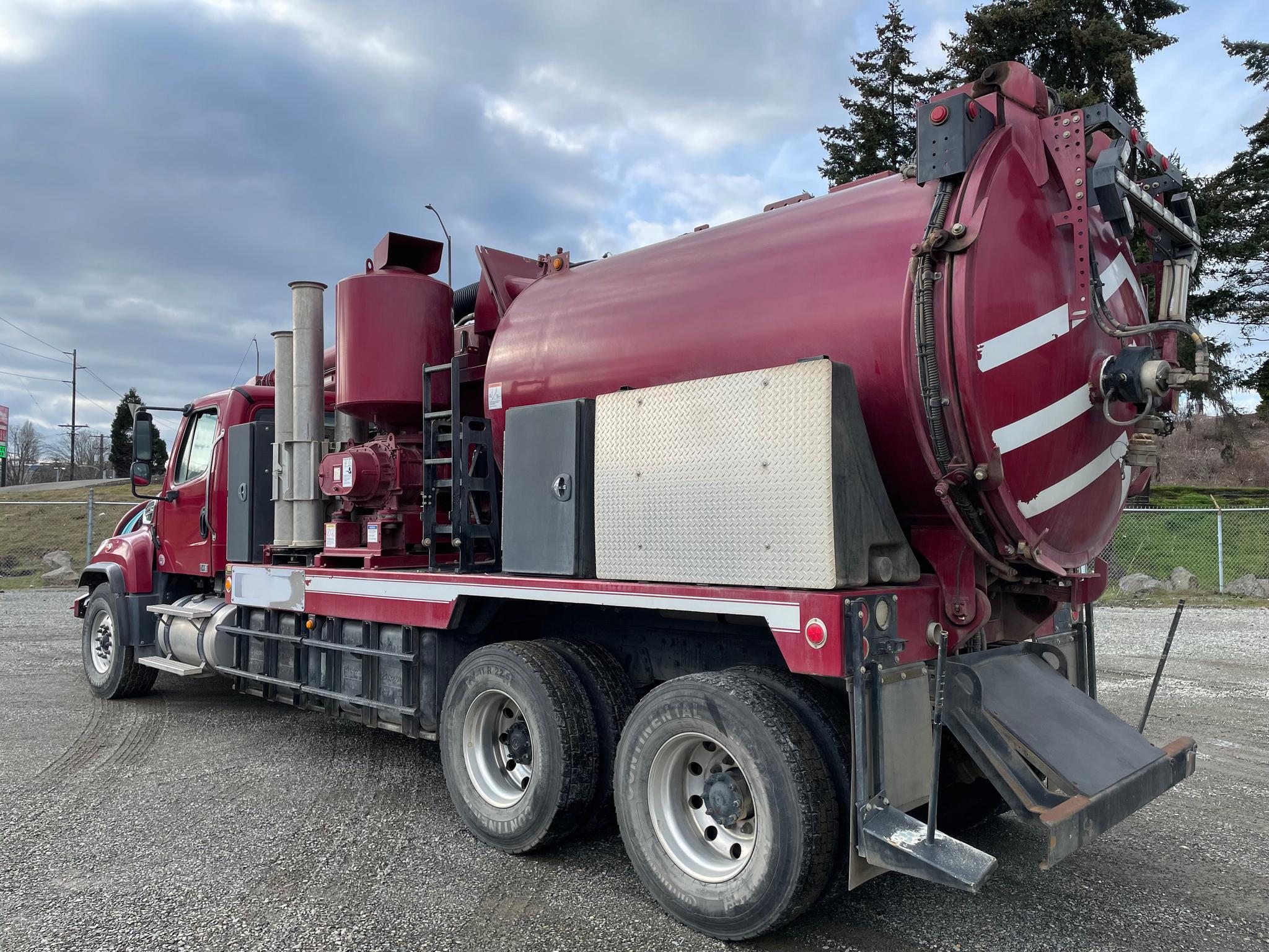 2018 Freightliner Vac-Con Combination - image 3