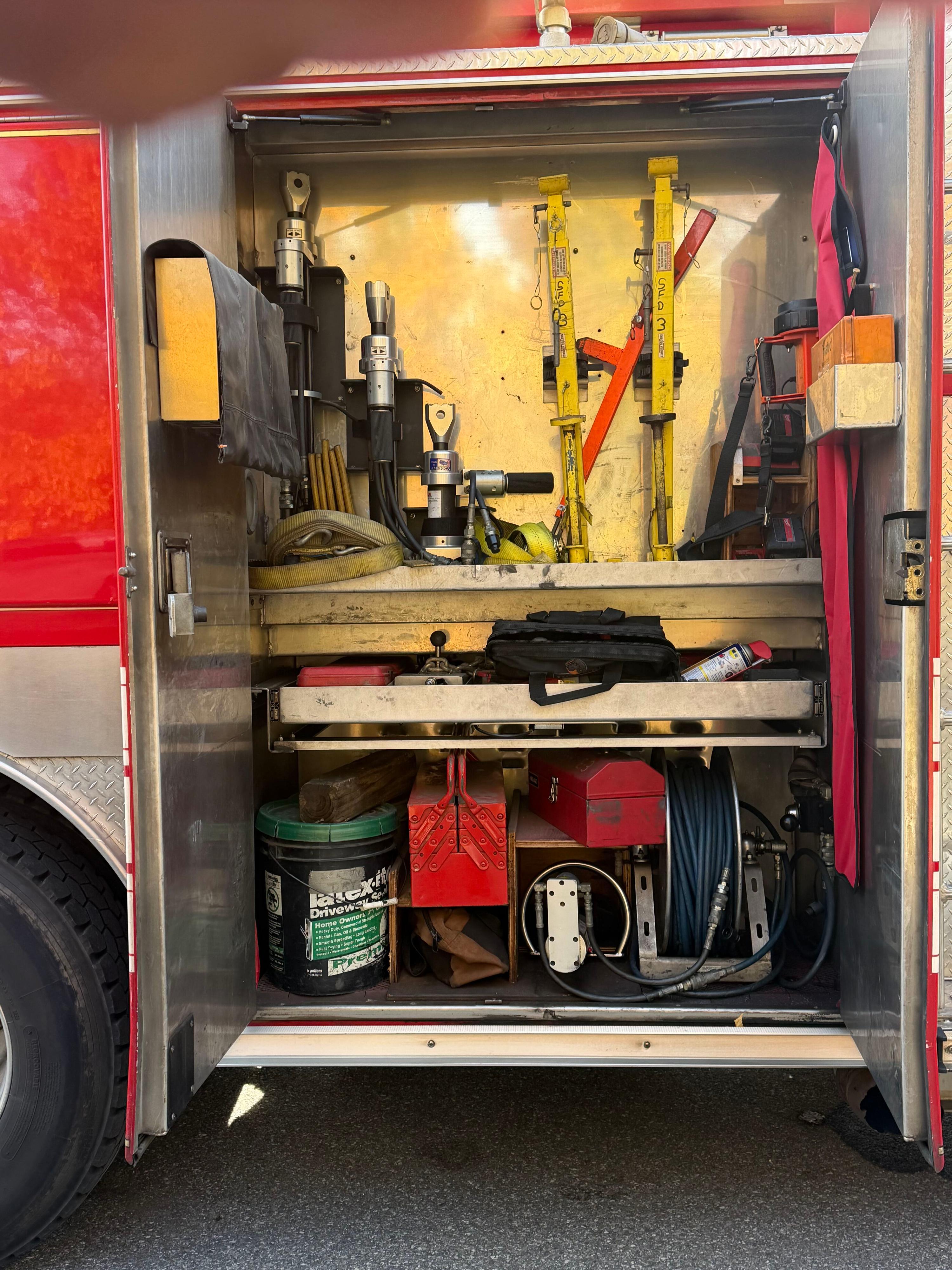 2005 E-One Rescue Pumper - image 20