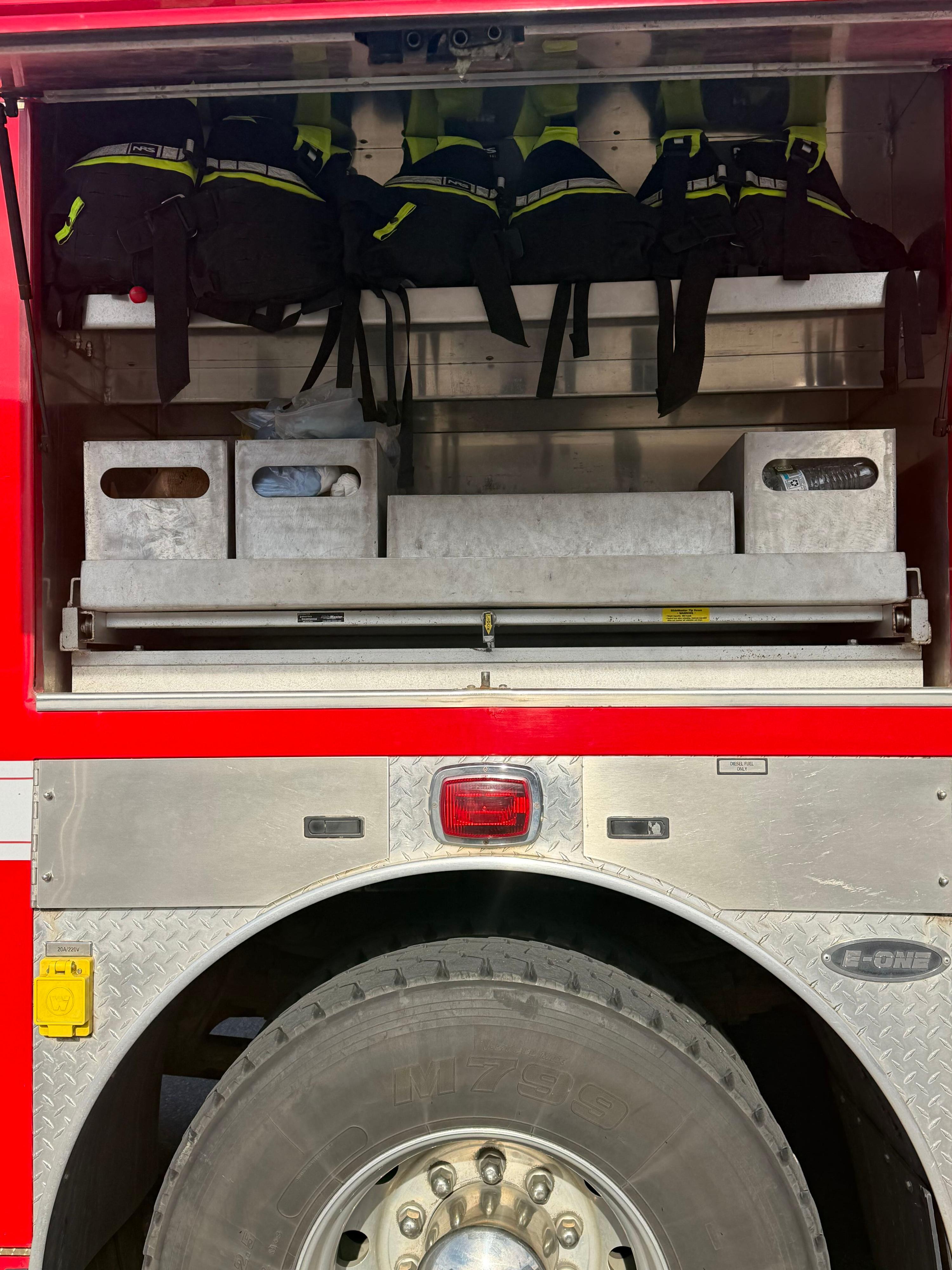 2005 E-One Rescue Pumper - image 16