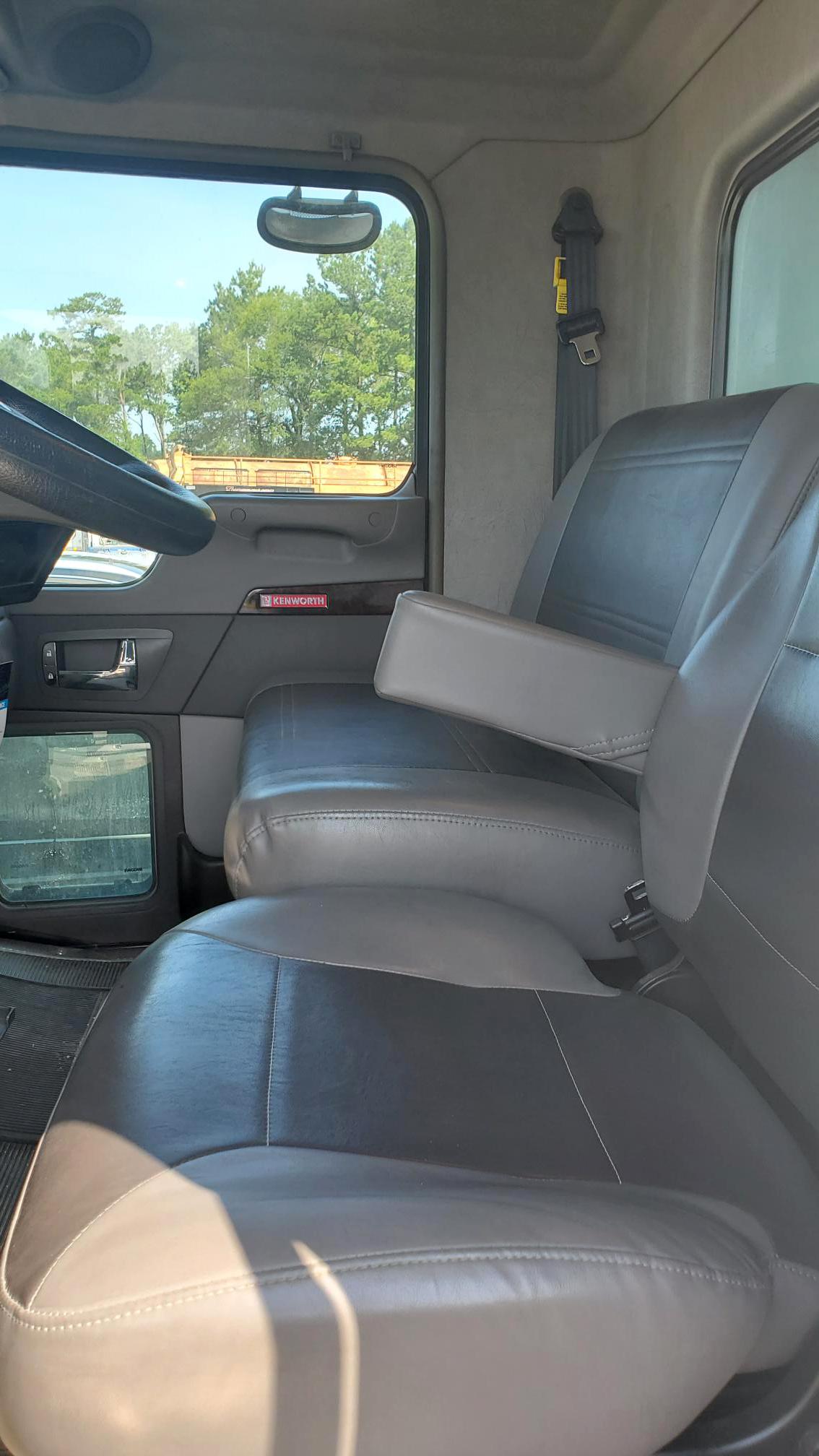 2012 Kenworth Command Center - image 10