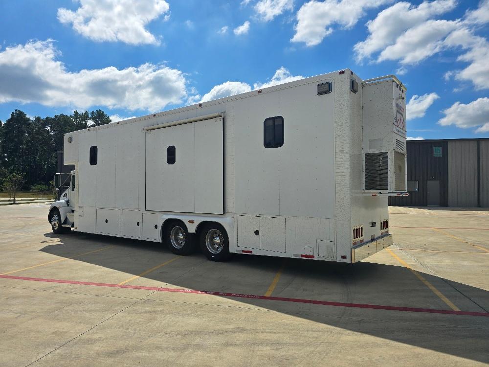 2012 Kenworth Command Center - image 2