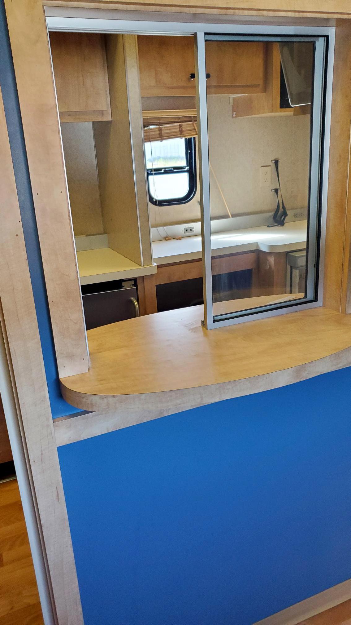 2012 Kenworth Command Center - image 13
