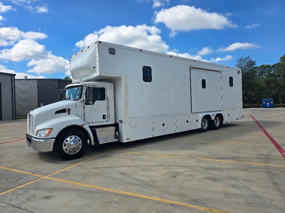 2012 Kenworth Command Center - image 8