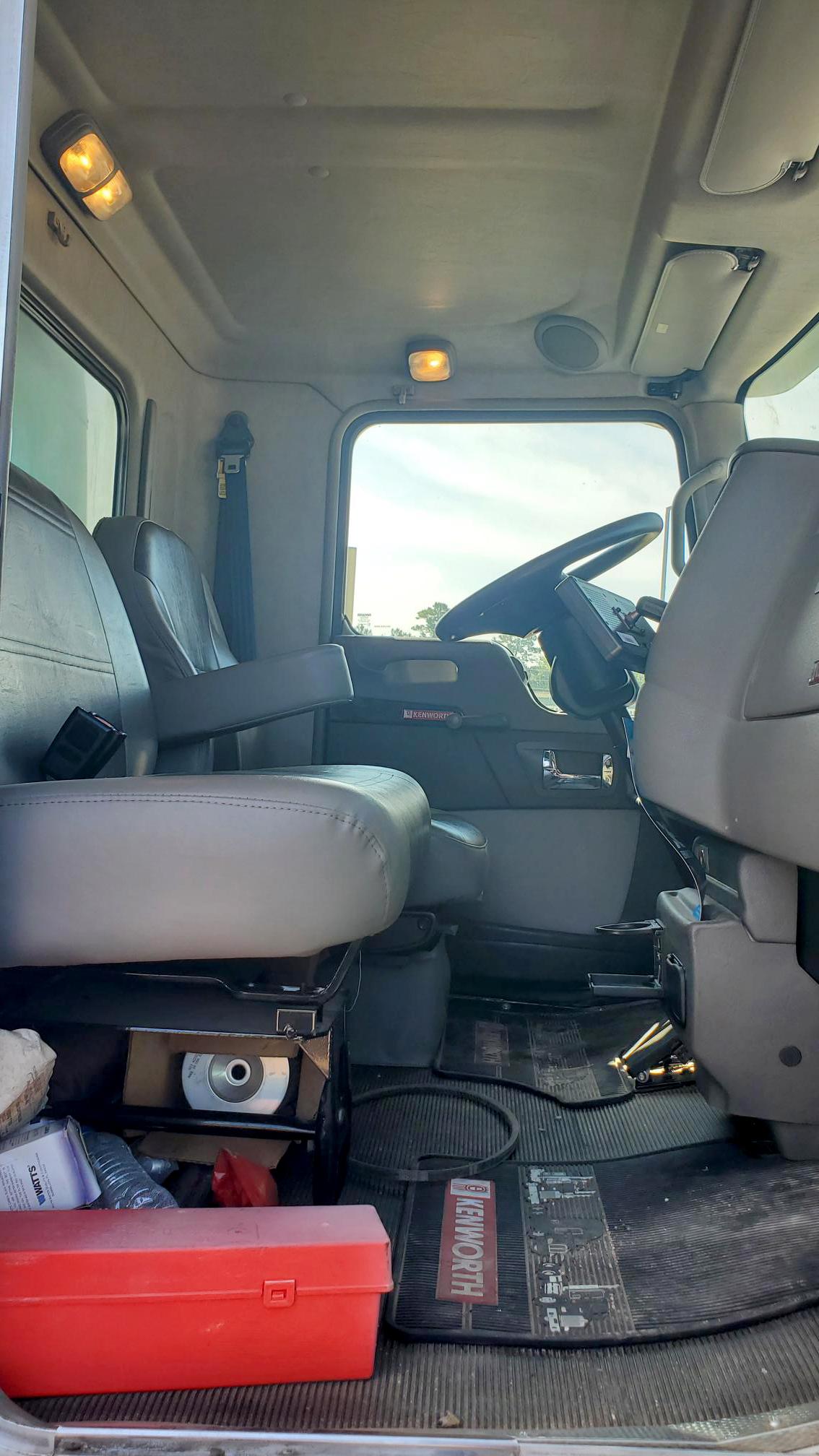 2012 Kenworth Command Center - image 17