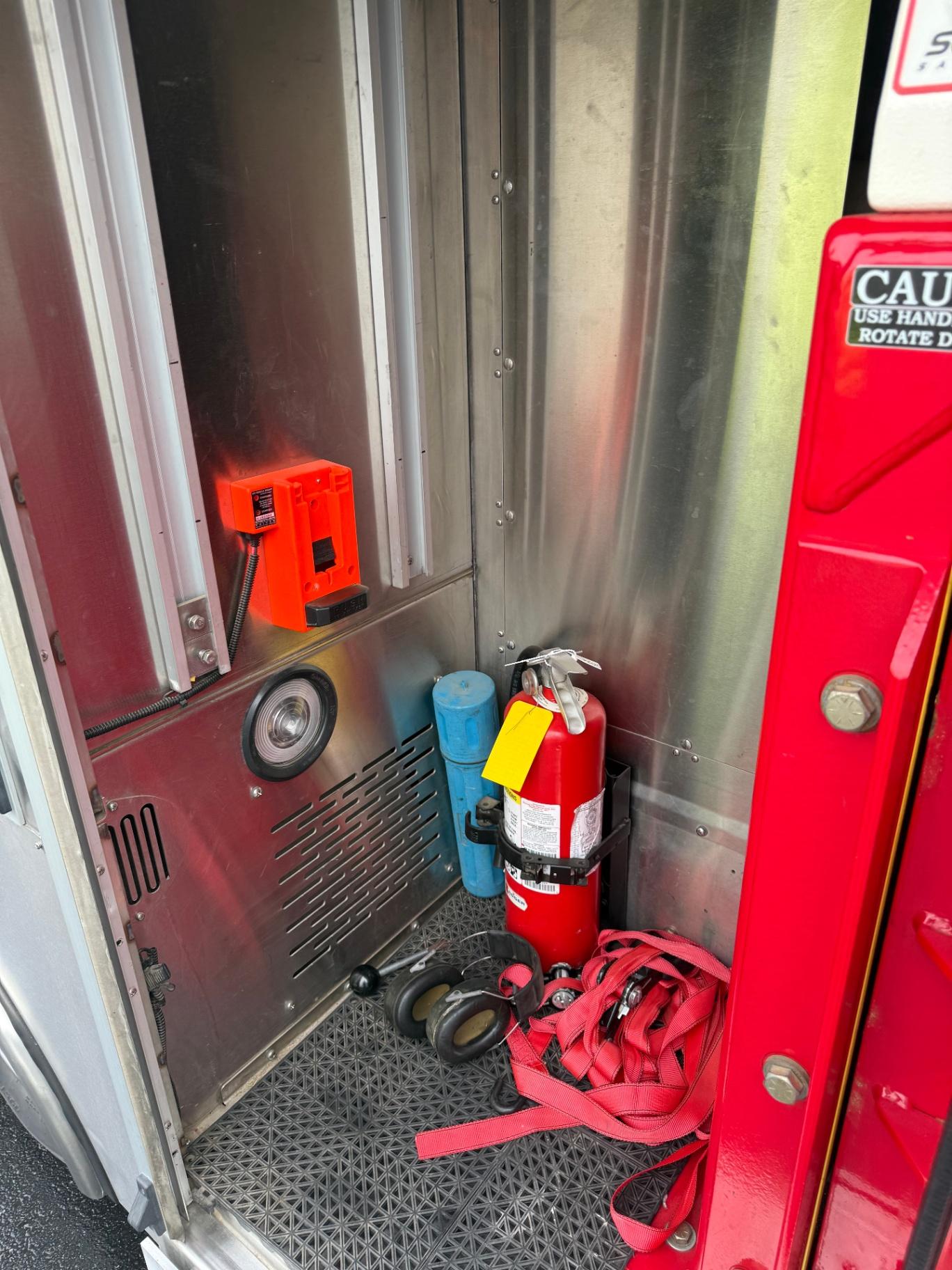 2004 Ford F-550 Westates Mobile SCBA Air Supply / Rehab Unit - image 11
