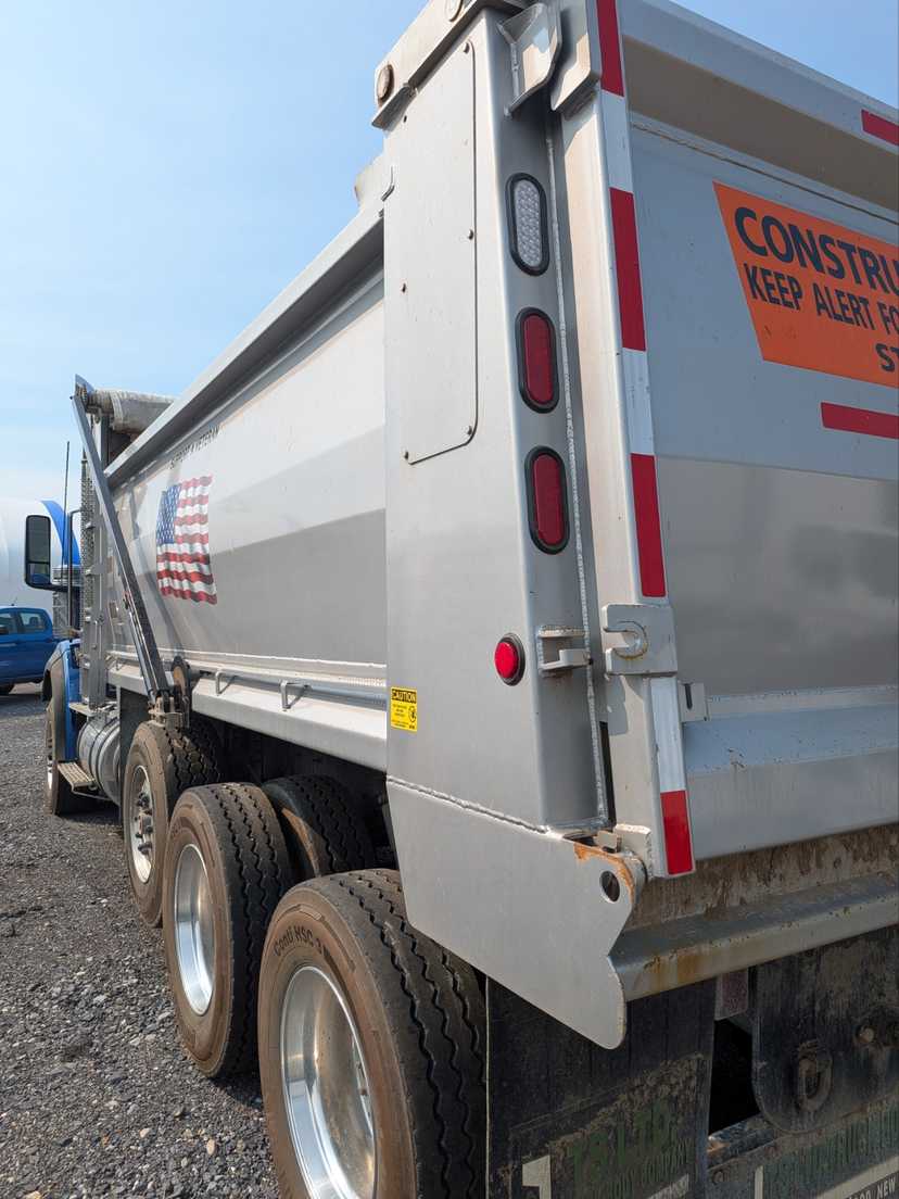 2025 International HX Dump Truck — photo 5