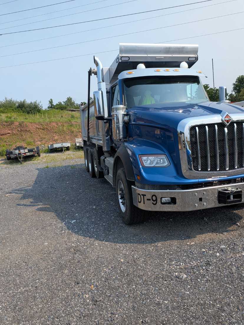 2025 International HX Dump Truck — photo 2