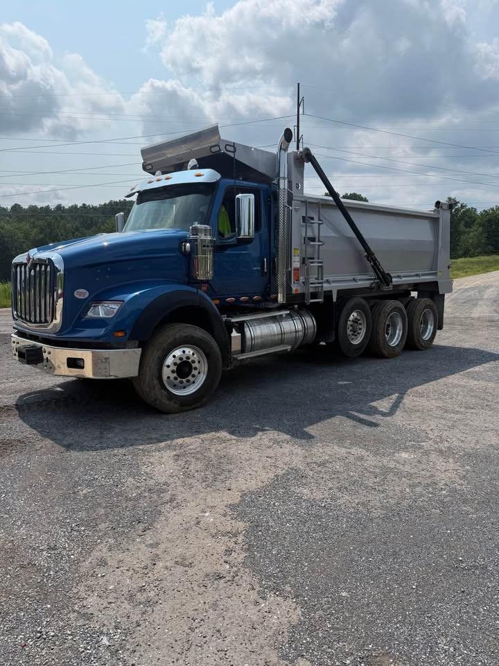 2025 International HX Dump Truck - image 1