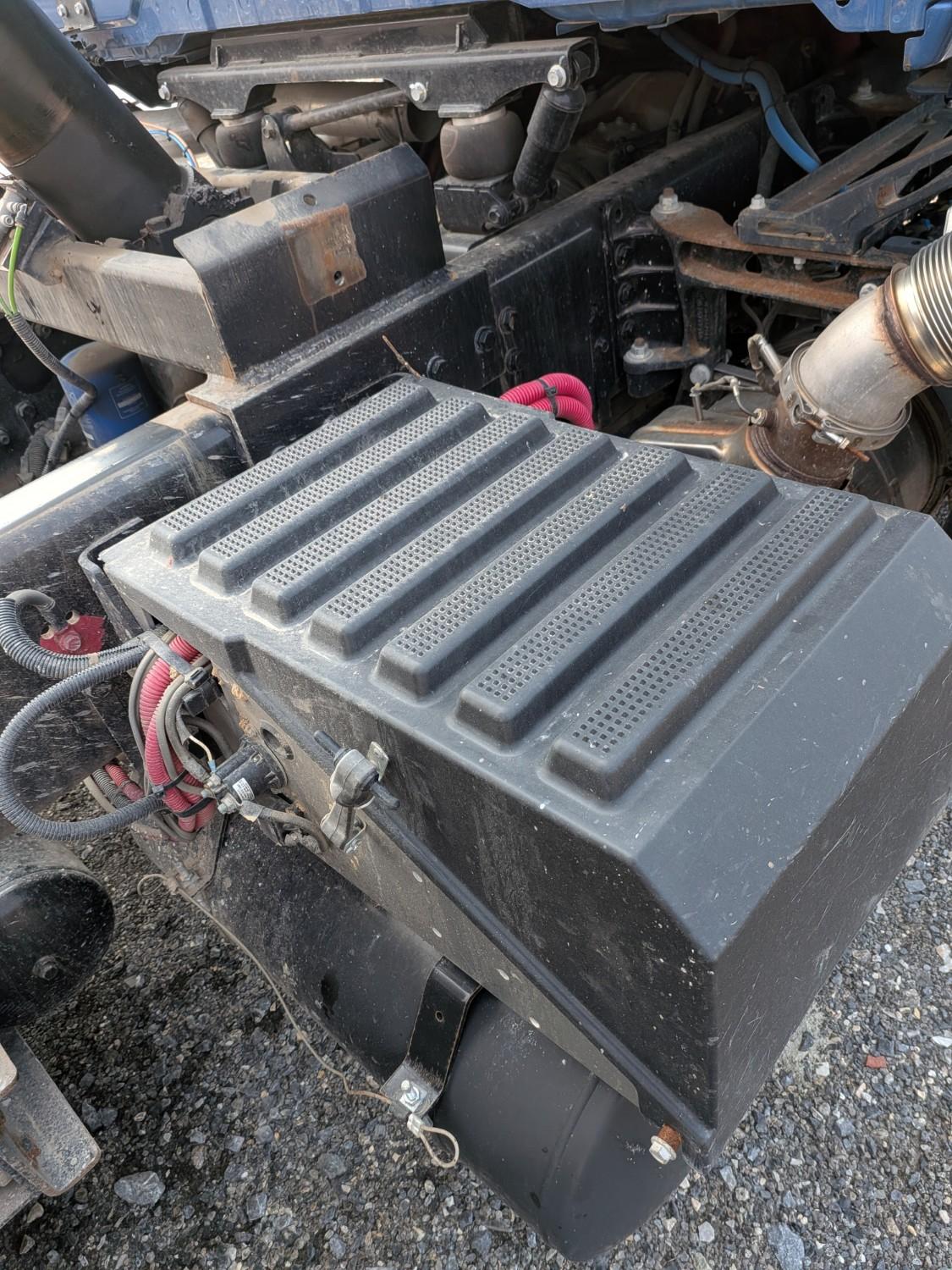 2025 International HX Dump Truck - image 13