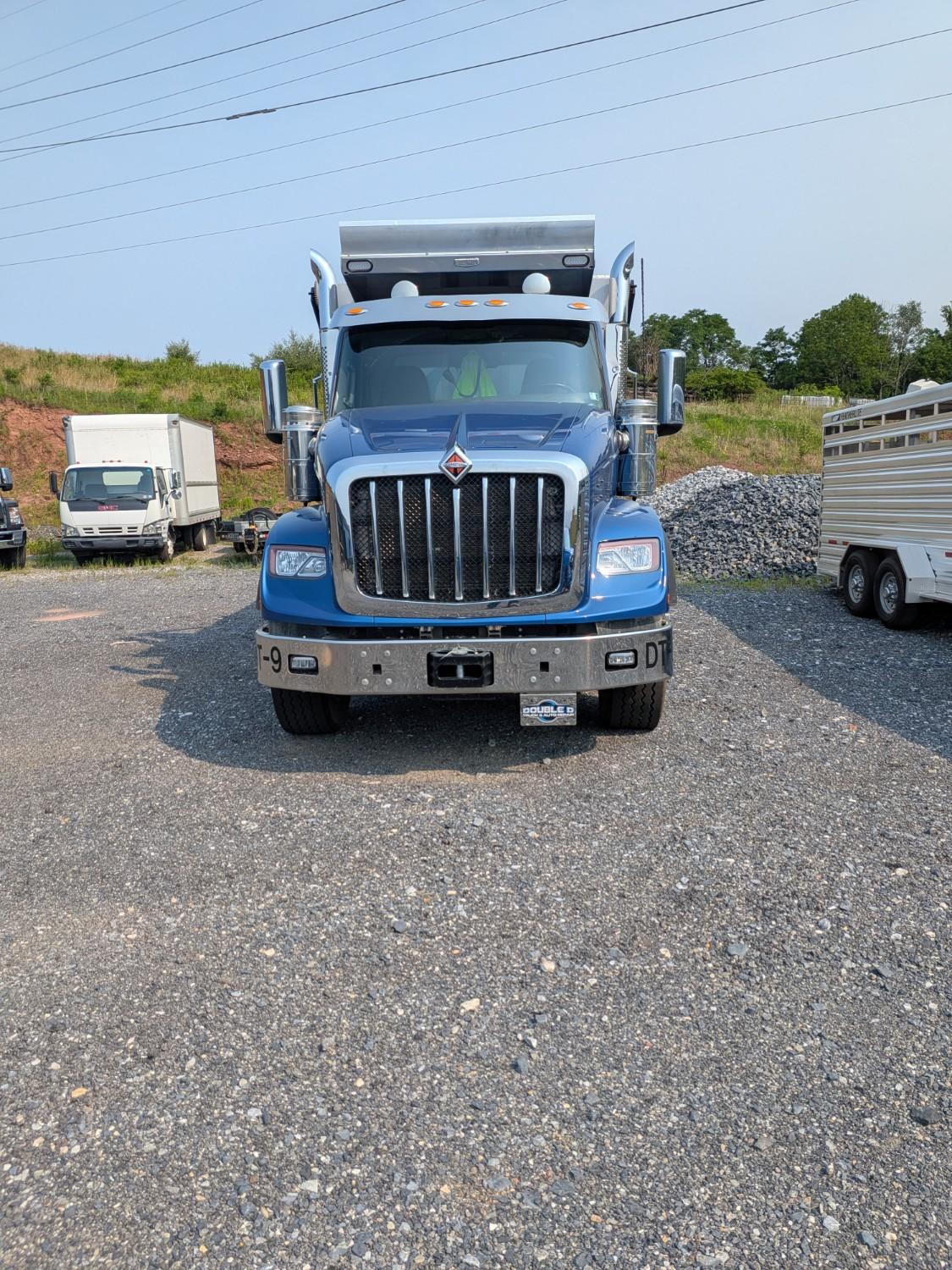 2025 International HX Dump Truck - image 1