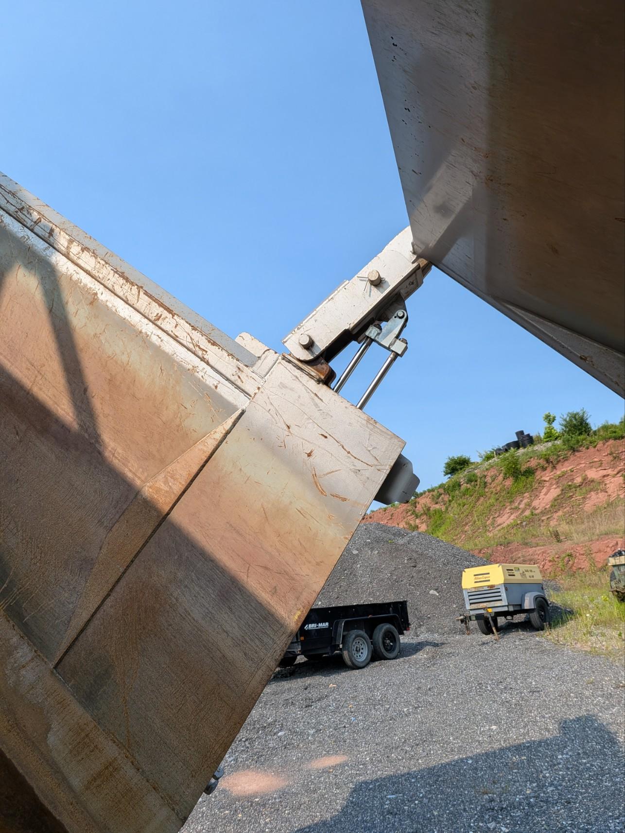 2025 International HX Dump Truck - image 17