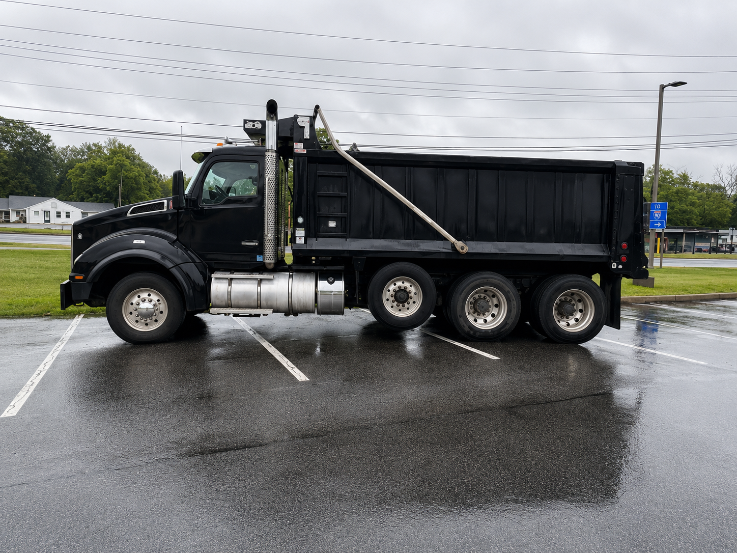 2023 Kenworth T800 Dump Truck - image 3