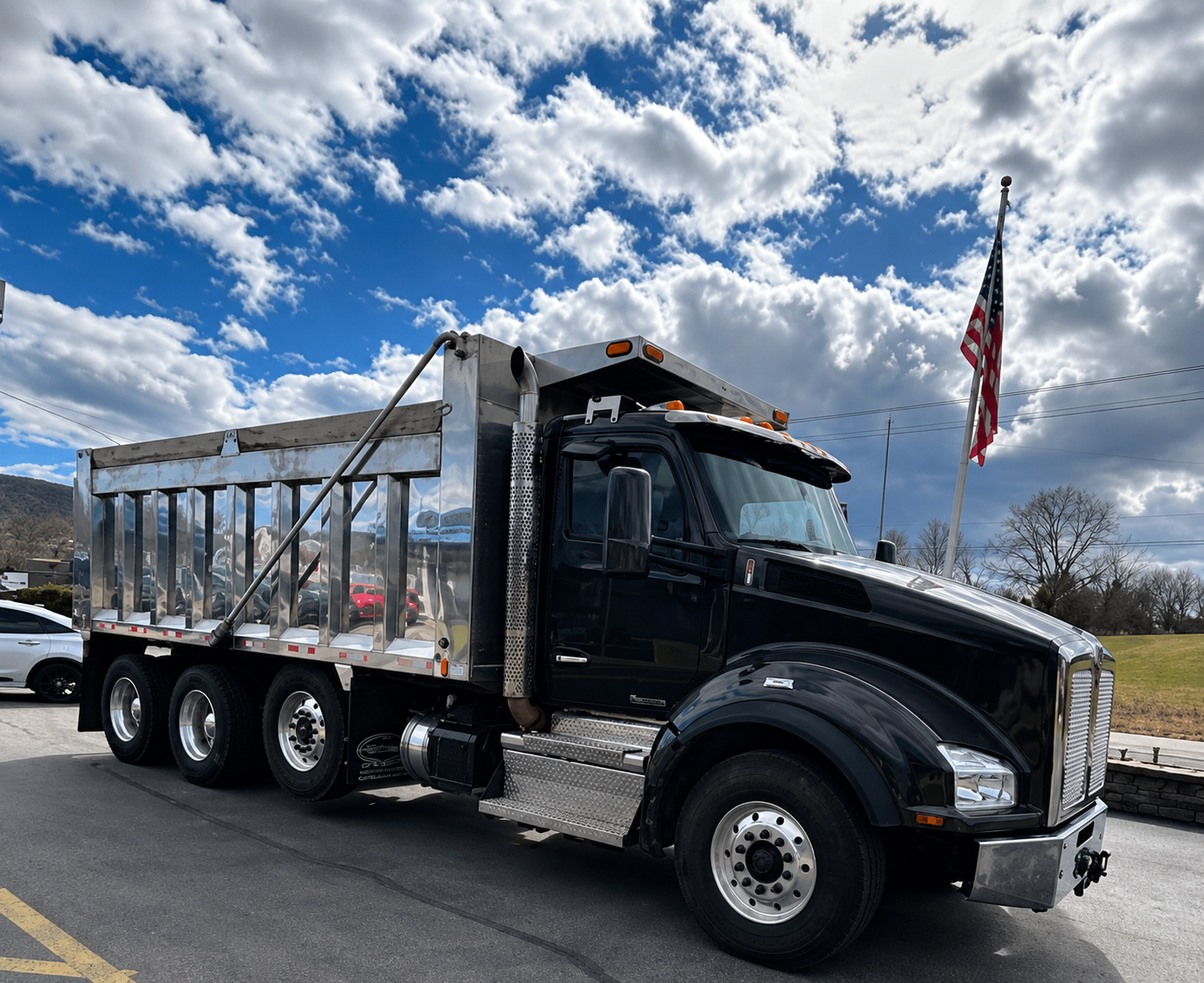 2020 Kenworth T880 Dump Truck - image 1